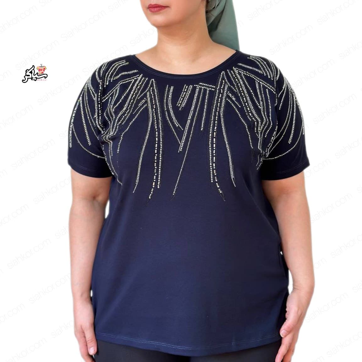 بلوز سایز بزرگ کشی وارداتی نگین کاری سورمه ای — تصویر ۶
