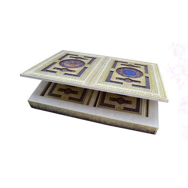 پک 2جلدی قرآن و حافظ وزیری گالینگور سفید جعبه لپتاپی پلاک رنگی — تصویر ۸