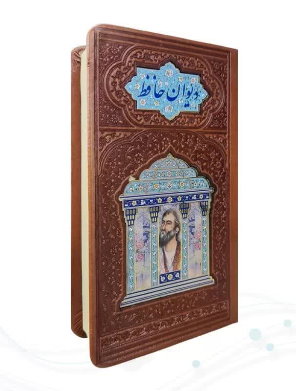 حافظ پالتویی چرم همراه با تندیس مقبره — تصویر ۱۲
