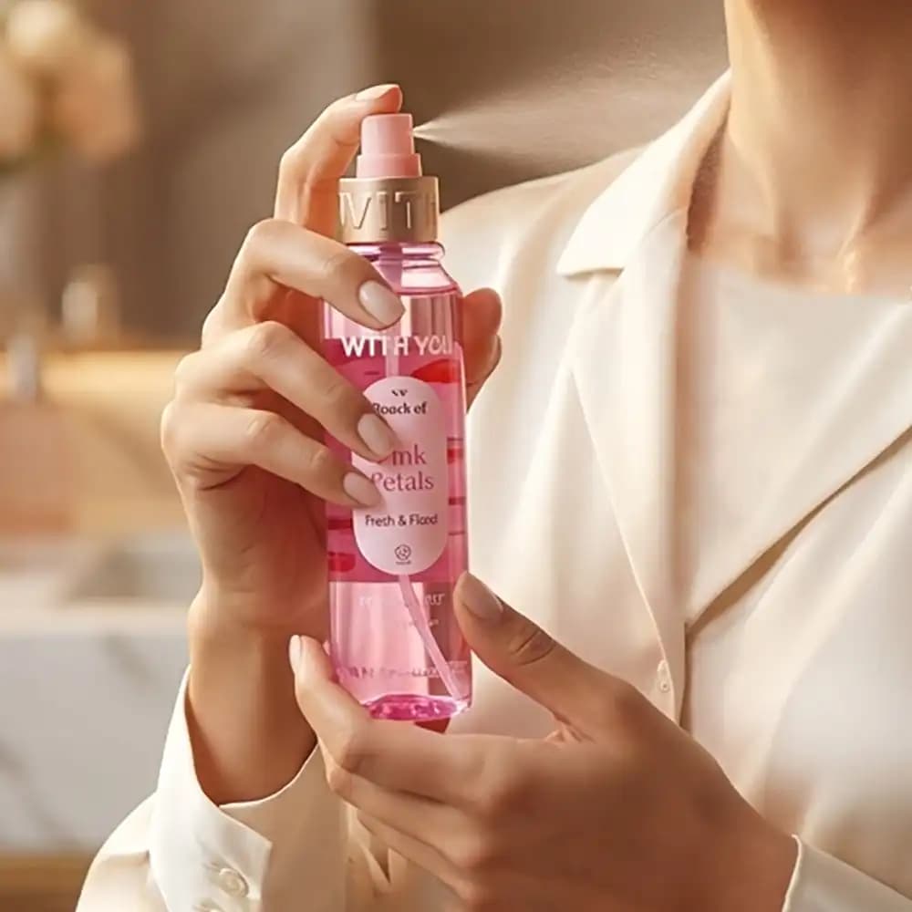 بادی اسپلش ویت یو (With You) مدل پینک پتال (Pink Petals) رایحه تازه و گلی حجم ۱۵۰ میلی لیتری — تصویر ۴
