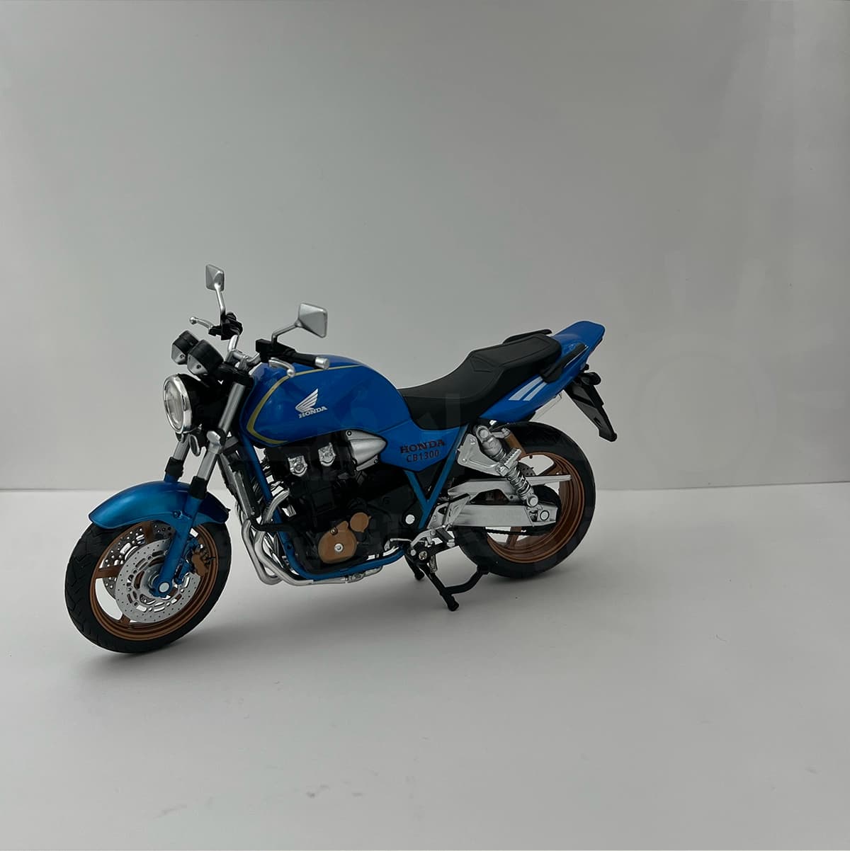 ماکت موتورسیکلت هوندا CB 1300 — تصویر ۷