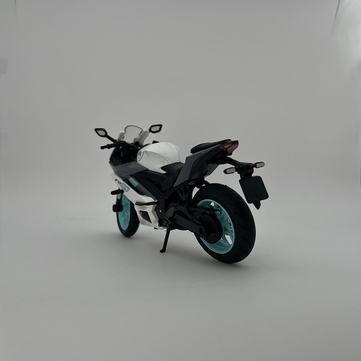 ماکت موتورسیکلت یاماها YZF R3 — تصویر ۱۰