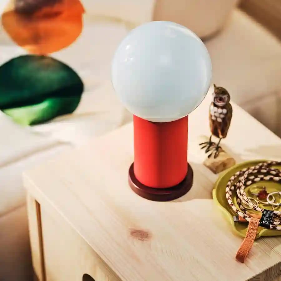 چراغ قابل حمل ایکیا مدل IKEA PS 2026 رنگ قرمز و آبی روشن — تصویر ۴