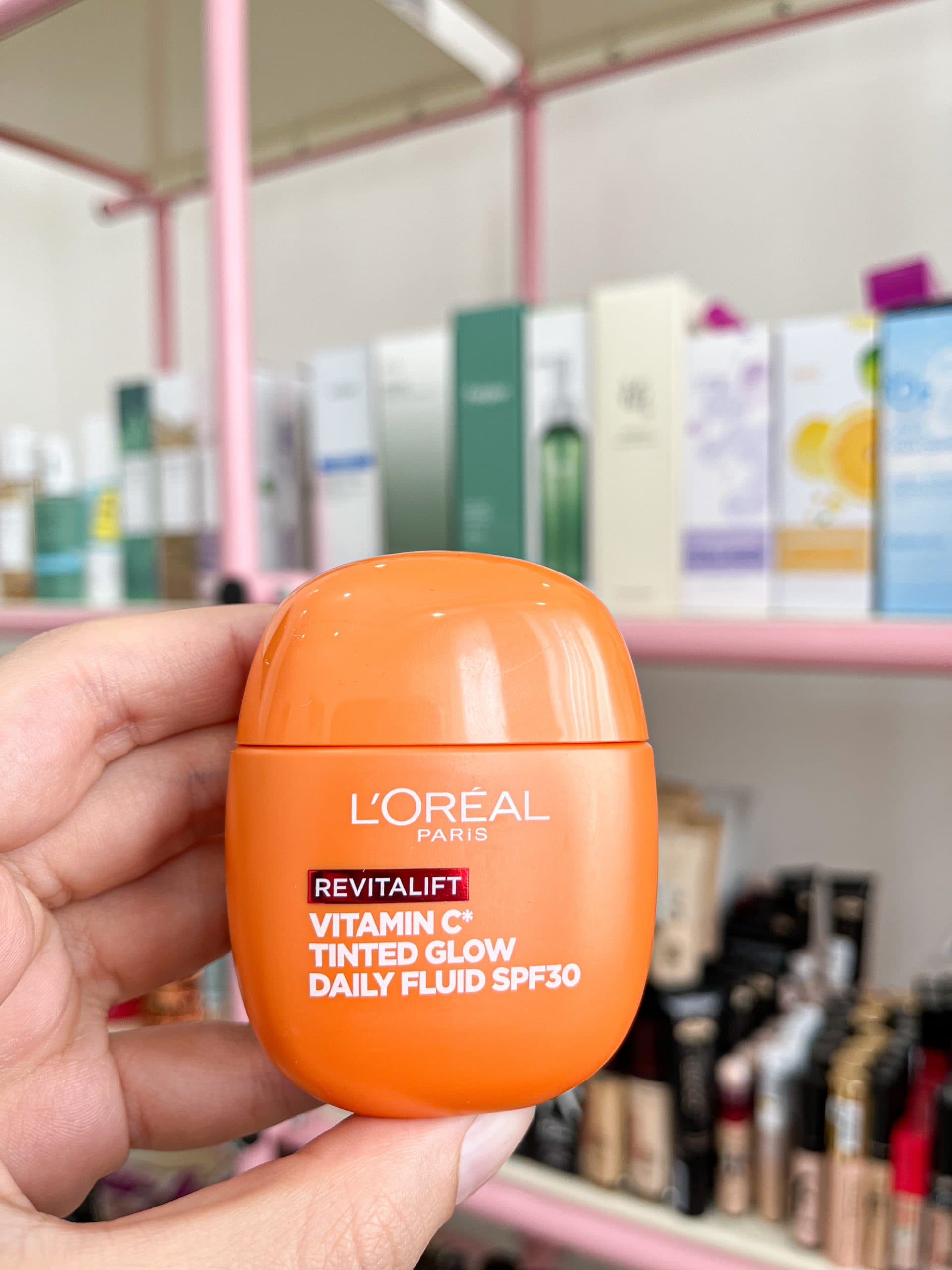 تینت پوست رنگی روزانه Spf 30 حاوی ویتامین C لورال مدل Revitalift