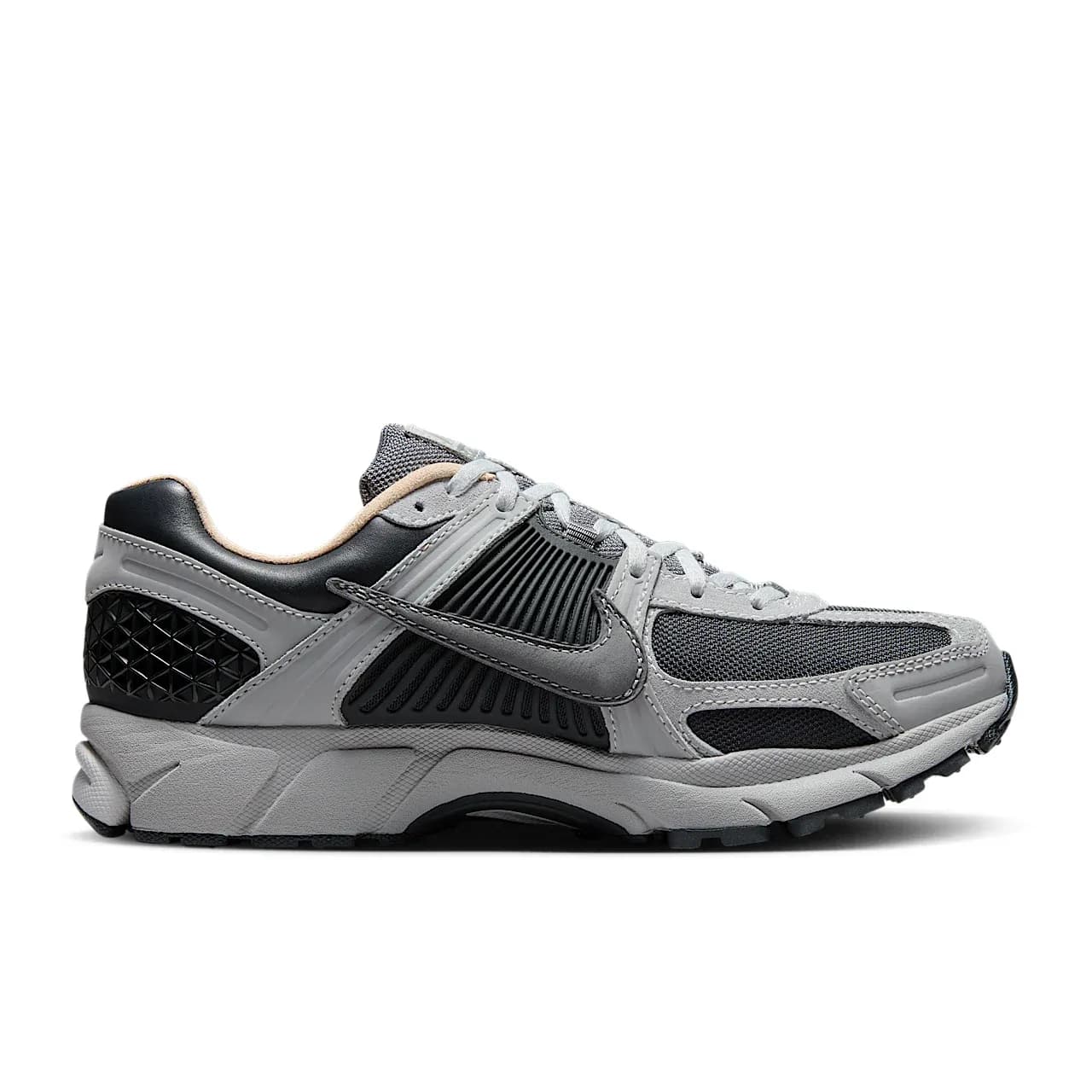 Nike Zoom Vomero 5 — تصویر ۱۲