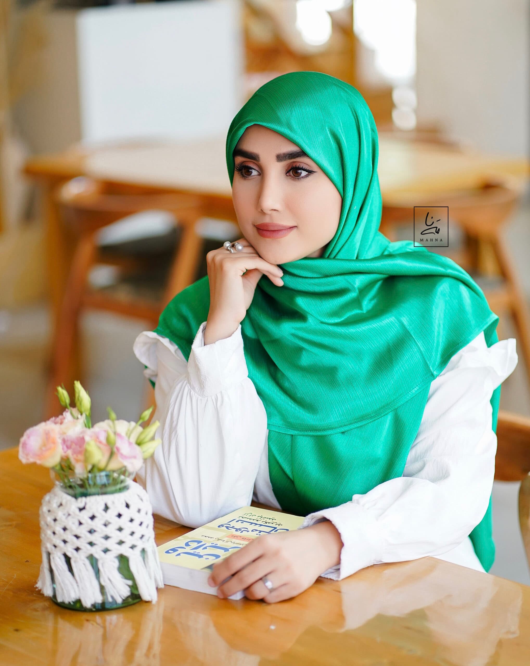 روسری ساتن آی سا سبز روشن
