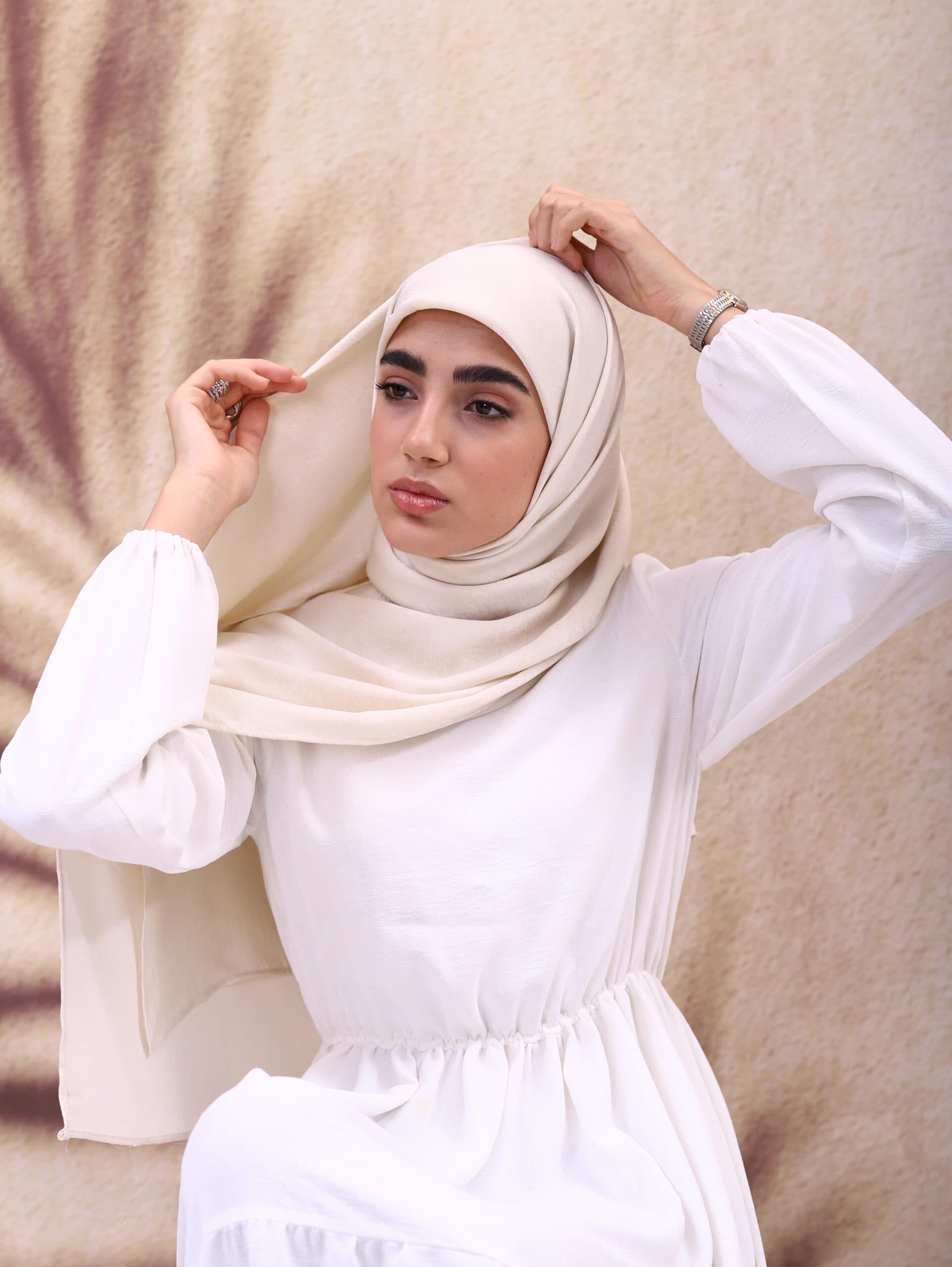 روسری ساتن ابریشم رنگ نباتی — تصویر ۴