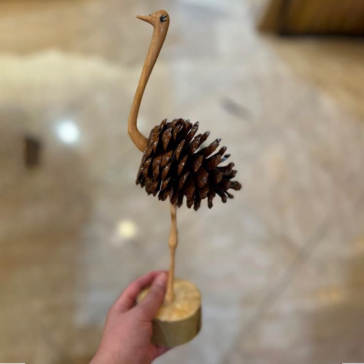 مجسمه شتر مرغ چوبی — تصویر ۳