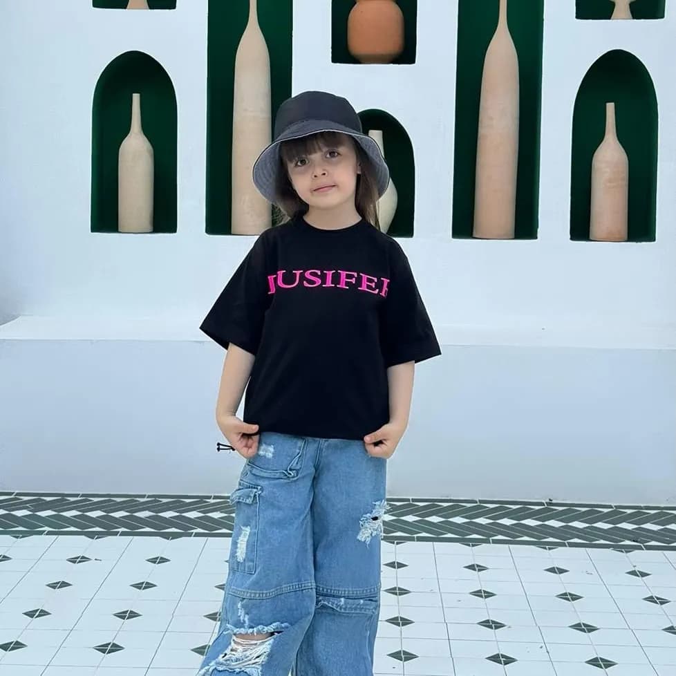 کراپ تیشرت دخترانه پنبه ای طرح LUSIFFER مدل دمپا گت دار سایز 1.5 تا 6 سال — تصویر ۲