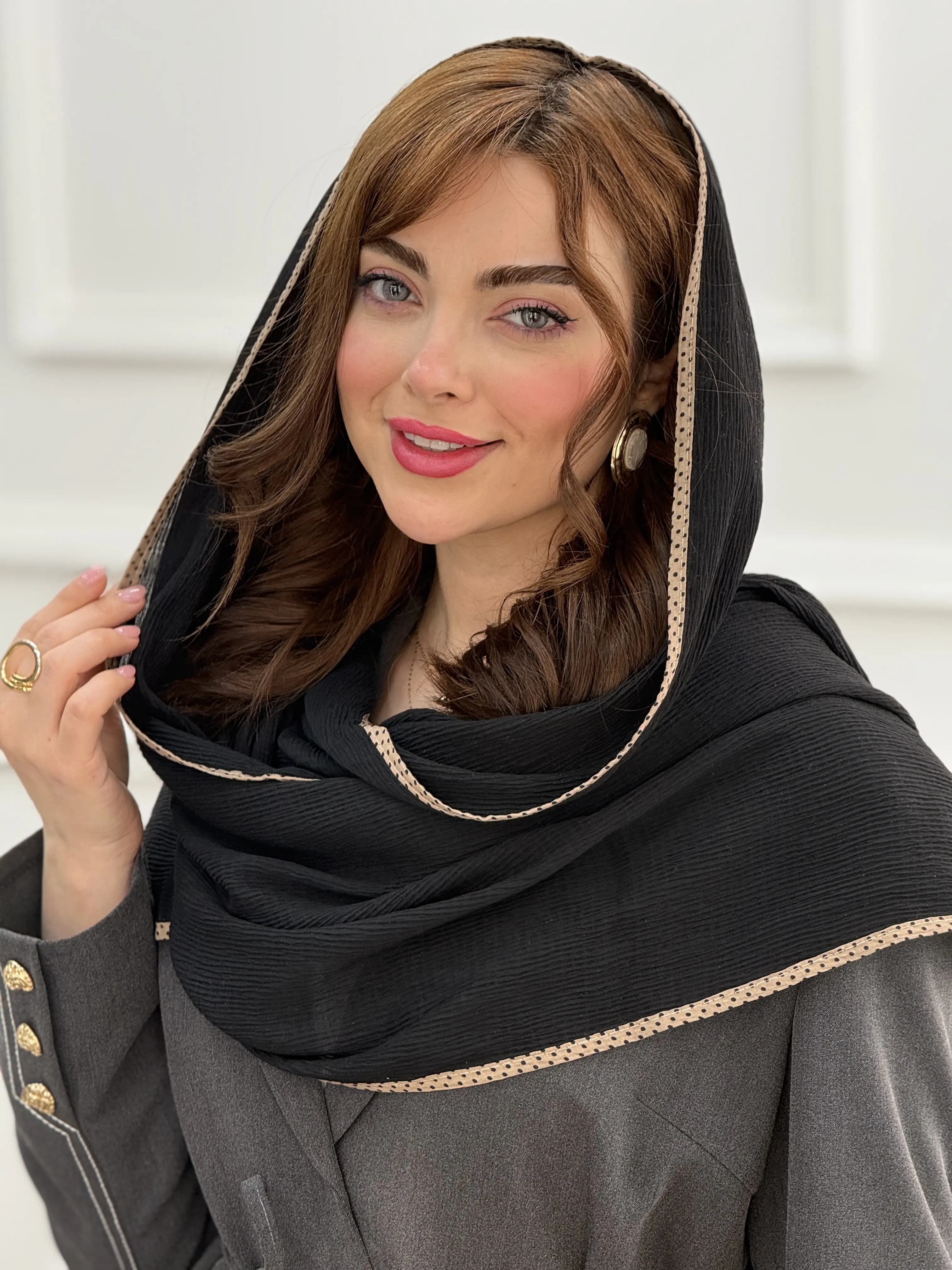 شال نخی پلیسه دورگان مشکی — تصویر ۲