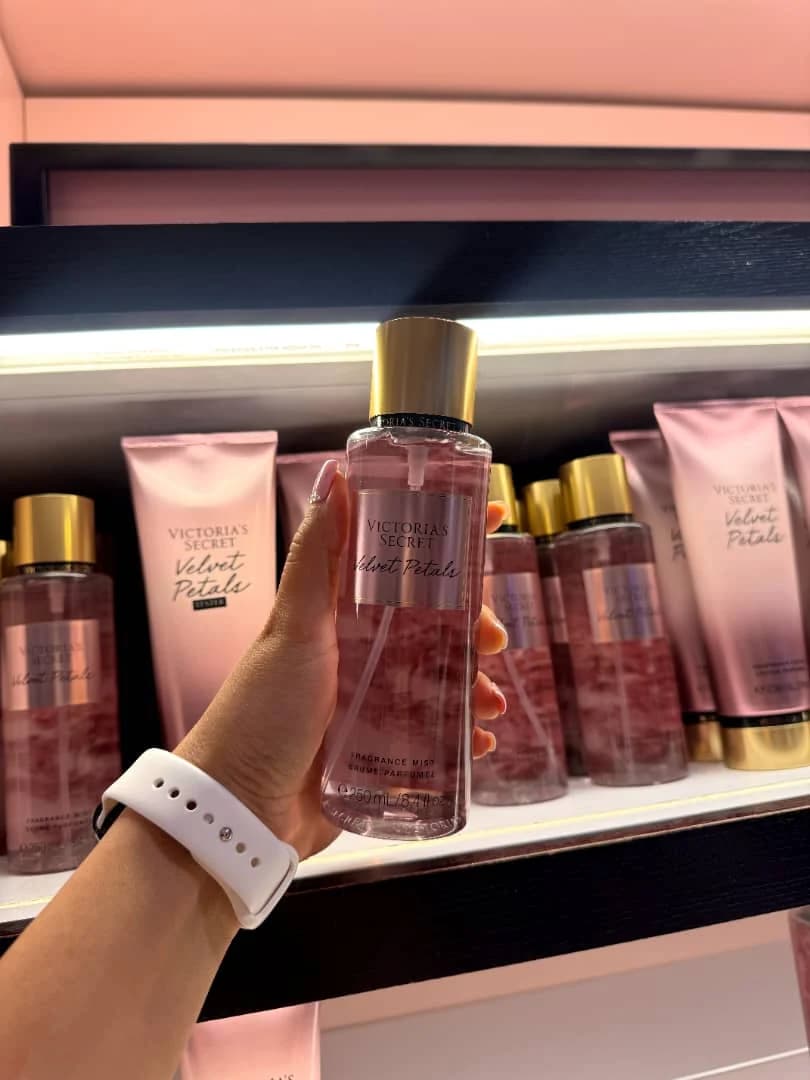 لوشن پرفیوم ولوت پتالز ویکتوریا سکرت Velvet Petals Fragrance Lotion Victoria’s Secret — تصویر ۳