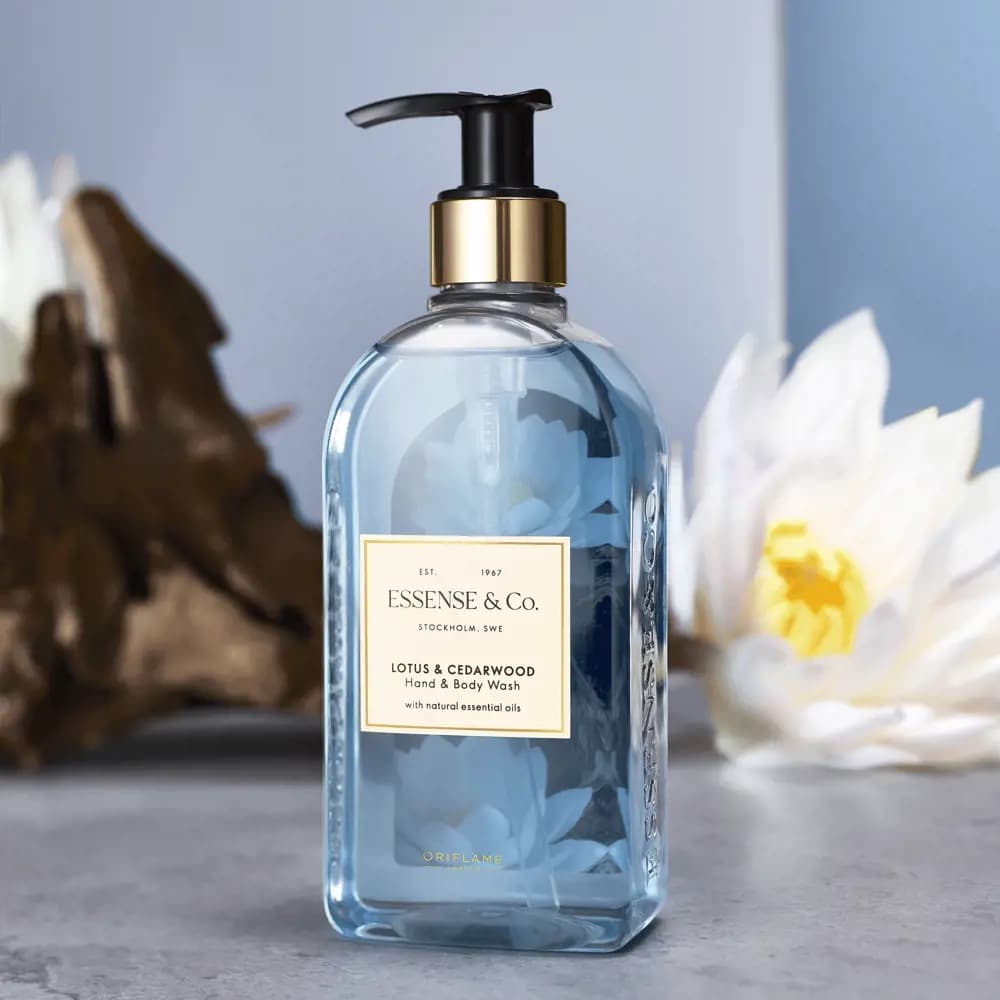 صابون مایع لوکس اسنس نیلوفر آبی و چوب سدار اوریفلیم Essense&Co. Lotus & Cedarwood Hand & Body Wash — تصویر ۵