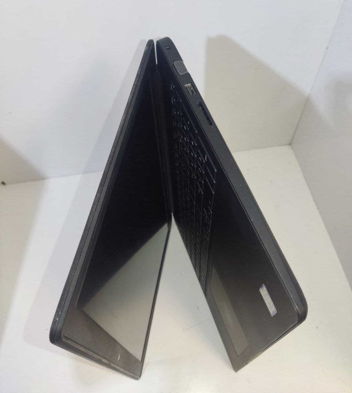 لپ تاپ استوک Dell مدل Latitude 3500 با پردازنده i7 — تصویر ۹