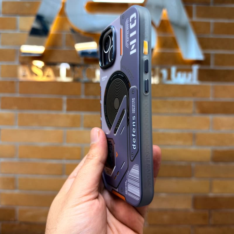 کاور مگ سیف Light Sand طرح Technology مناسب برای iPhone 15 — تصویر ۱۱