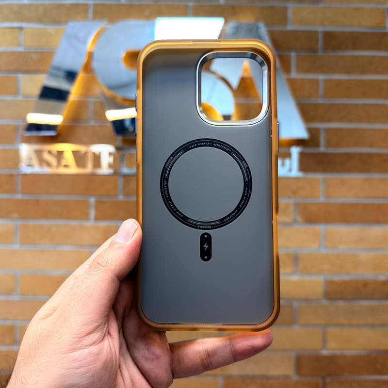 کاور مگ سیف Light Sand طرح Technology مناسب برای iPhone 16 ProMax — تصویر ۶