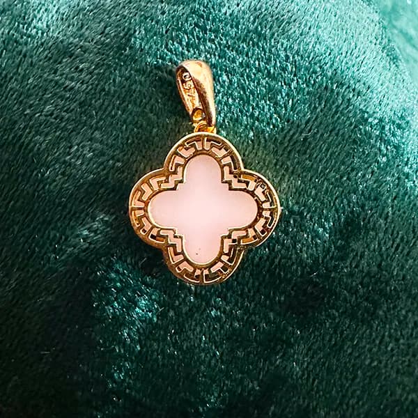 پلاک آویز طلا 18 عیار سوزیانا مدل گل سفید کد 5 — تصویر ۲