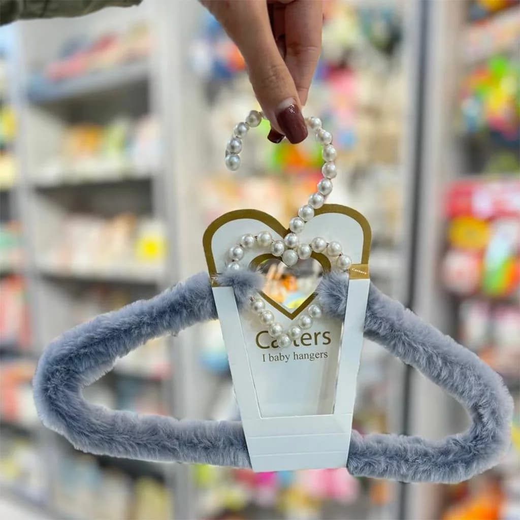 چوب لباسی خز پولیشی طرح قلب صدفی کارترز Carters — تصویر ۹