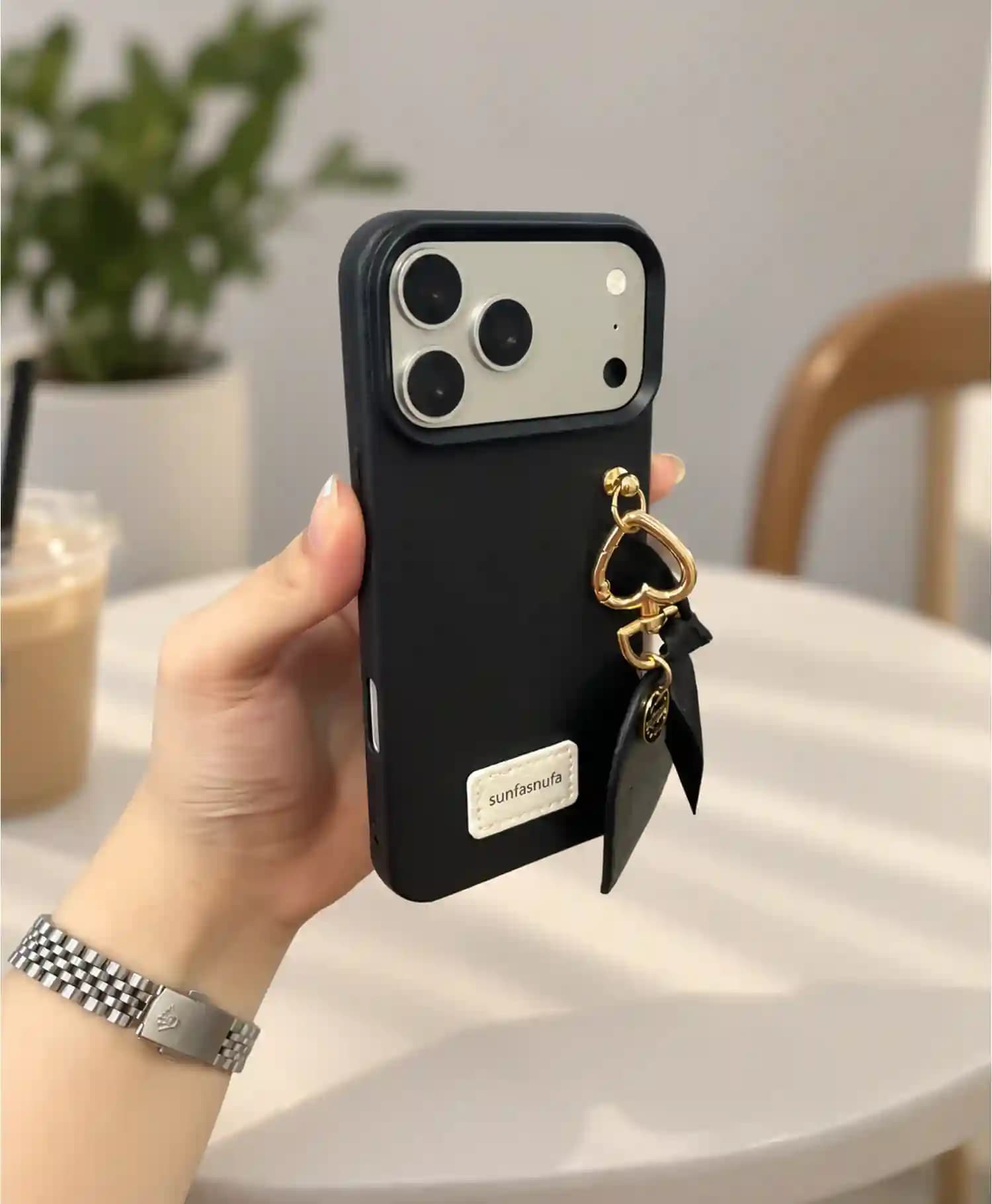 قاب چرمی آویز دار مدل Sunfasnufa گوشی موبایل Iphone 17 Pro Max — تصویر ۸