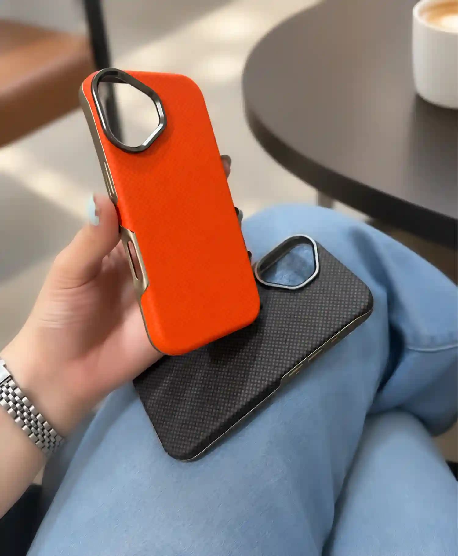 قاب سیلیکونی طرح کربنی مدل Fit Classic گوشی موبایل Iphone 17 — تصویر ۷