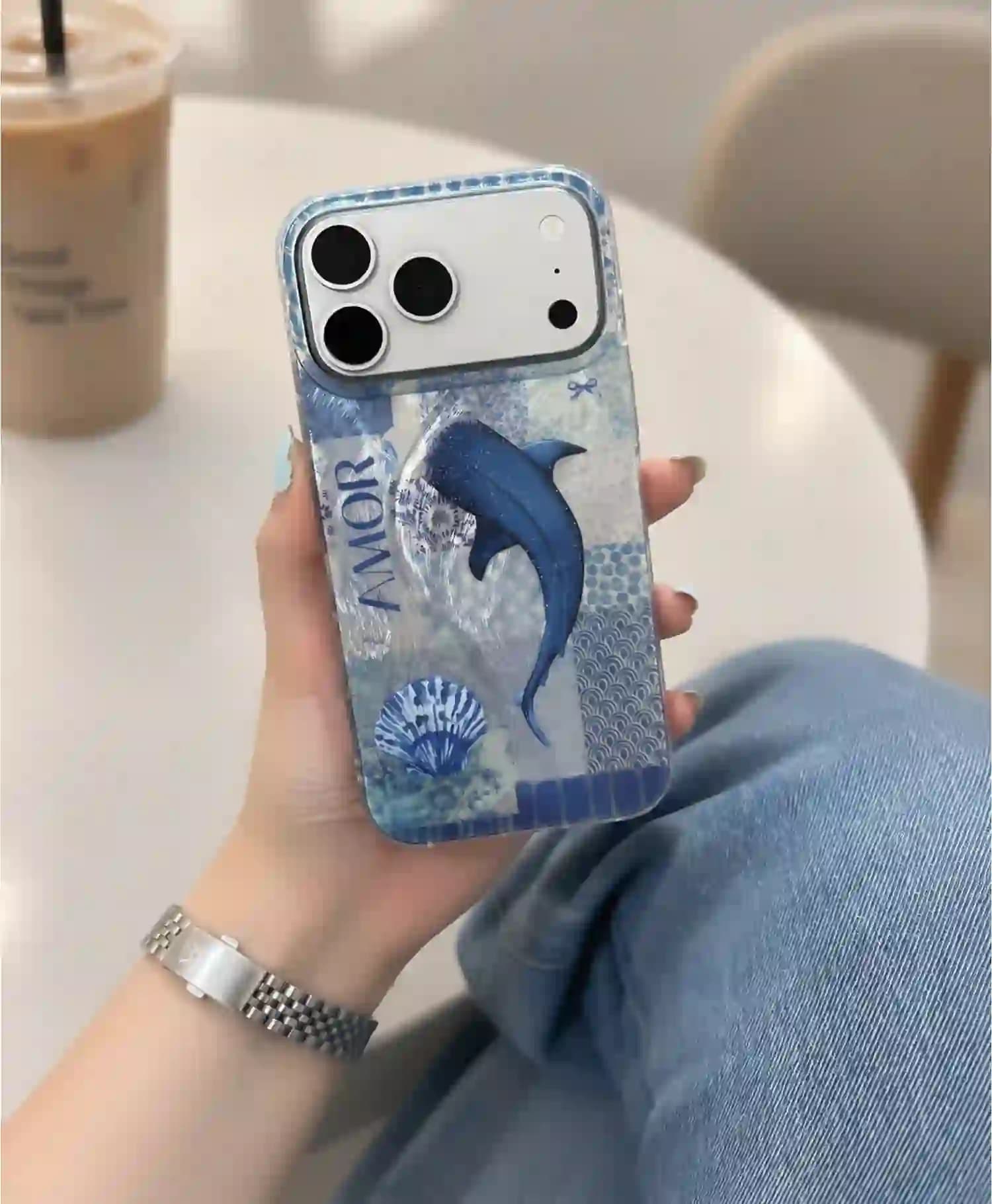 قاب هولوگرامی طرح وال Amor گوشی موبایل Iphone 17 Pro Max — تصویر ۷