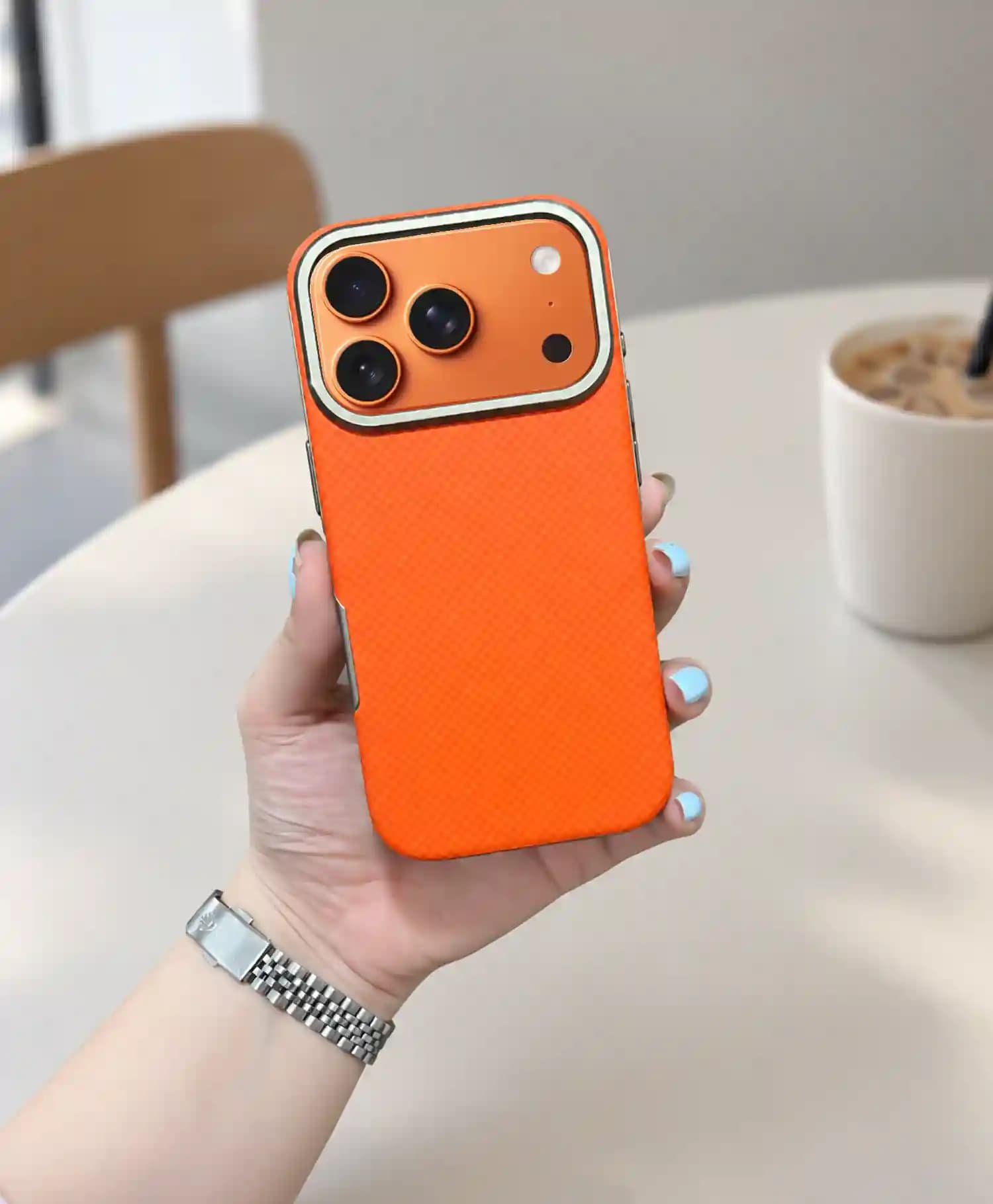 قاب سیلیکونی طرح کربنی مدل Fit Classic گوشی موبایل Iphone 17 Pro — تصویر ۴