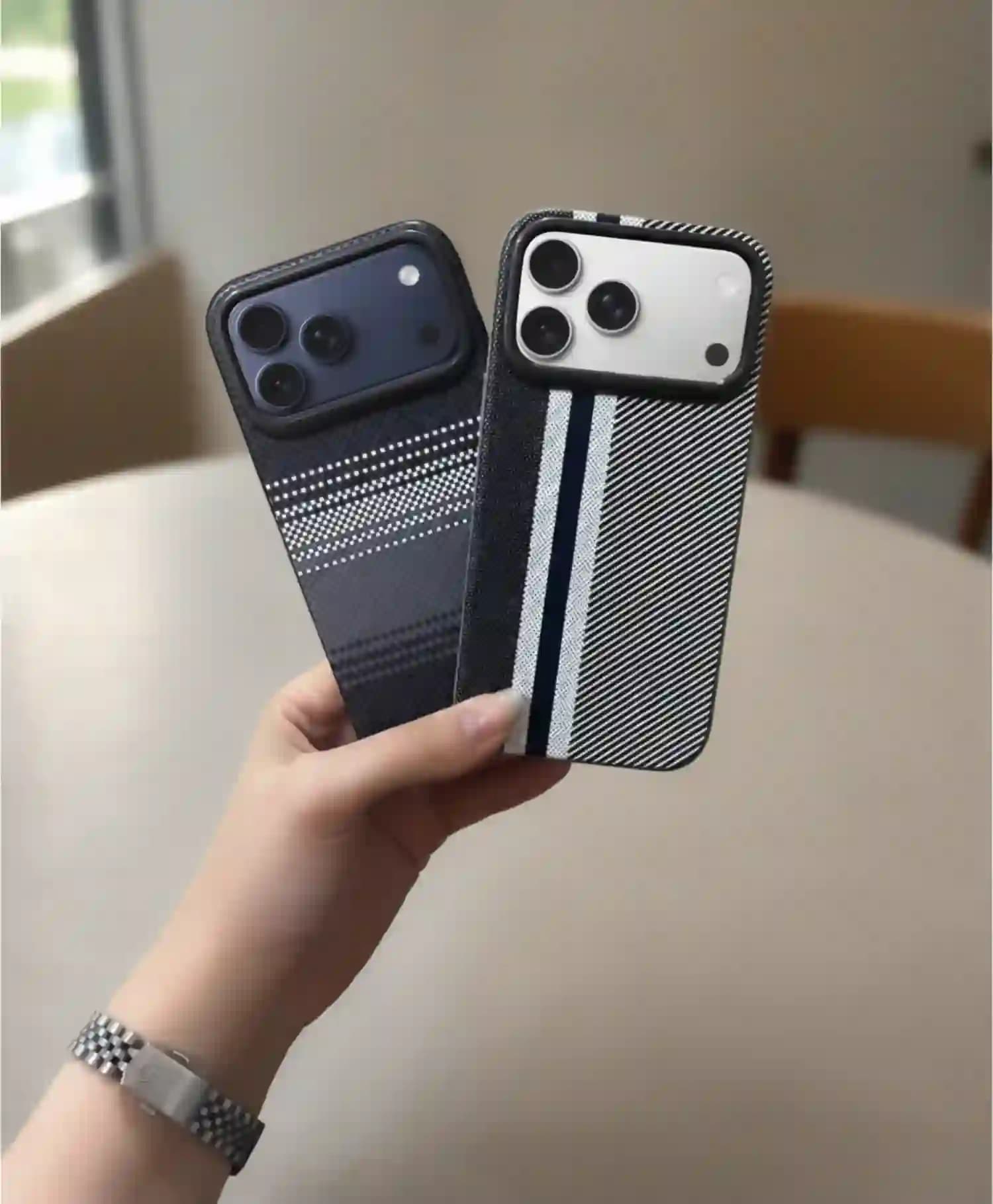 قاب کربنی وینتیج مدل Stylish گوشی موبایل Iphone 17 Pro Max — تصویر ۱۲