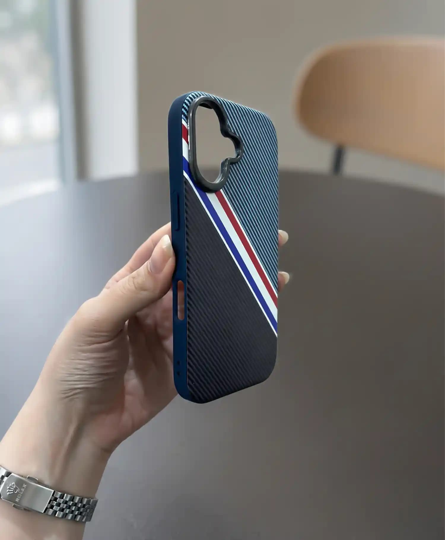 قاب کربنی وینتیج مدل Stylish گوشی موبایل Iphone 17 — تصویر ۱۲
