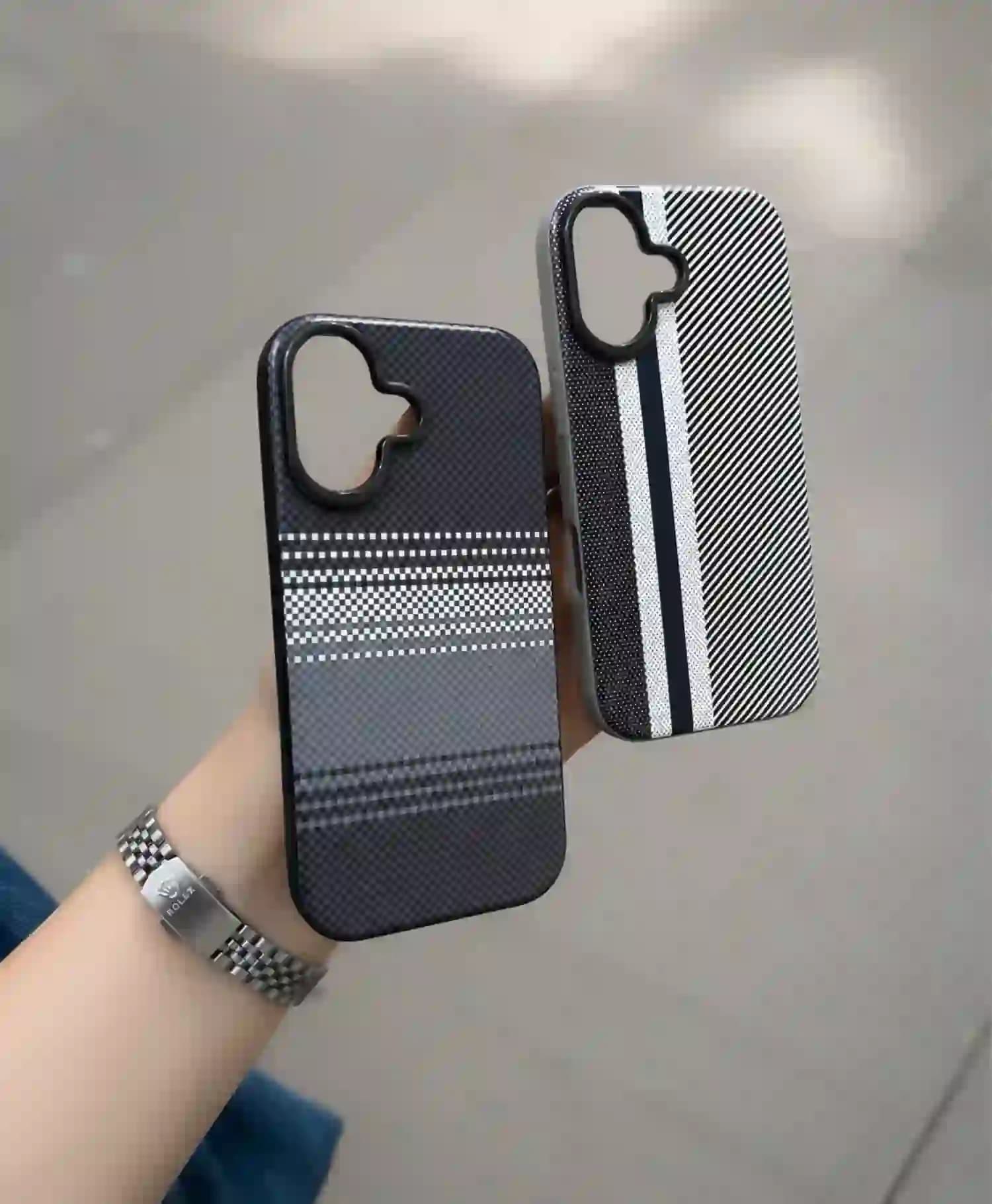 قاب کربنی وینتیج مدل Stylish گوشی موبایل Iphone 17 — تصویر ۶