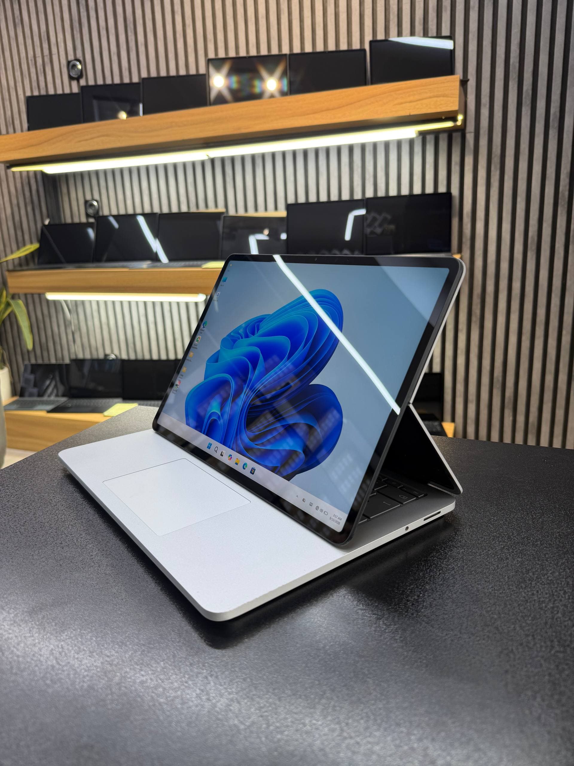 سرفیس لپ تاپ استودیو Core i7 رم 16GB هارد 512GB SSD مایکروسافت Surface Laptop Studio کارت گرافیک RTX 3050 Ti — تصویر ۱۲