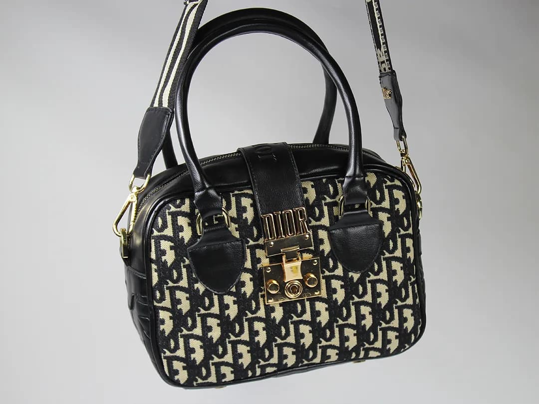 کیف دوشی زنانه دیور | Dior 1748 — تصویر ۶