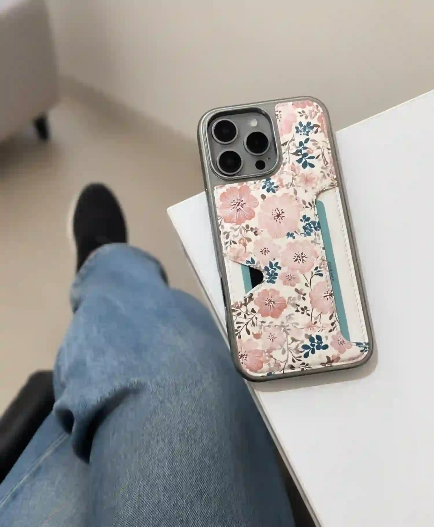 قاب چرمی جاکارتی دار گوشی موبایل Iphone 16 Pro Max — تصویر ۳
