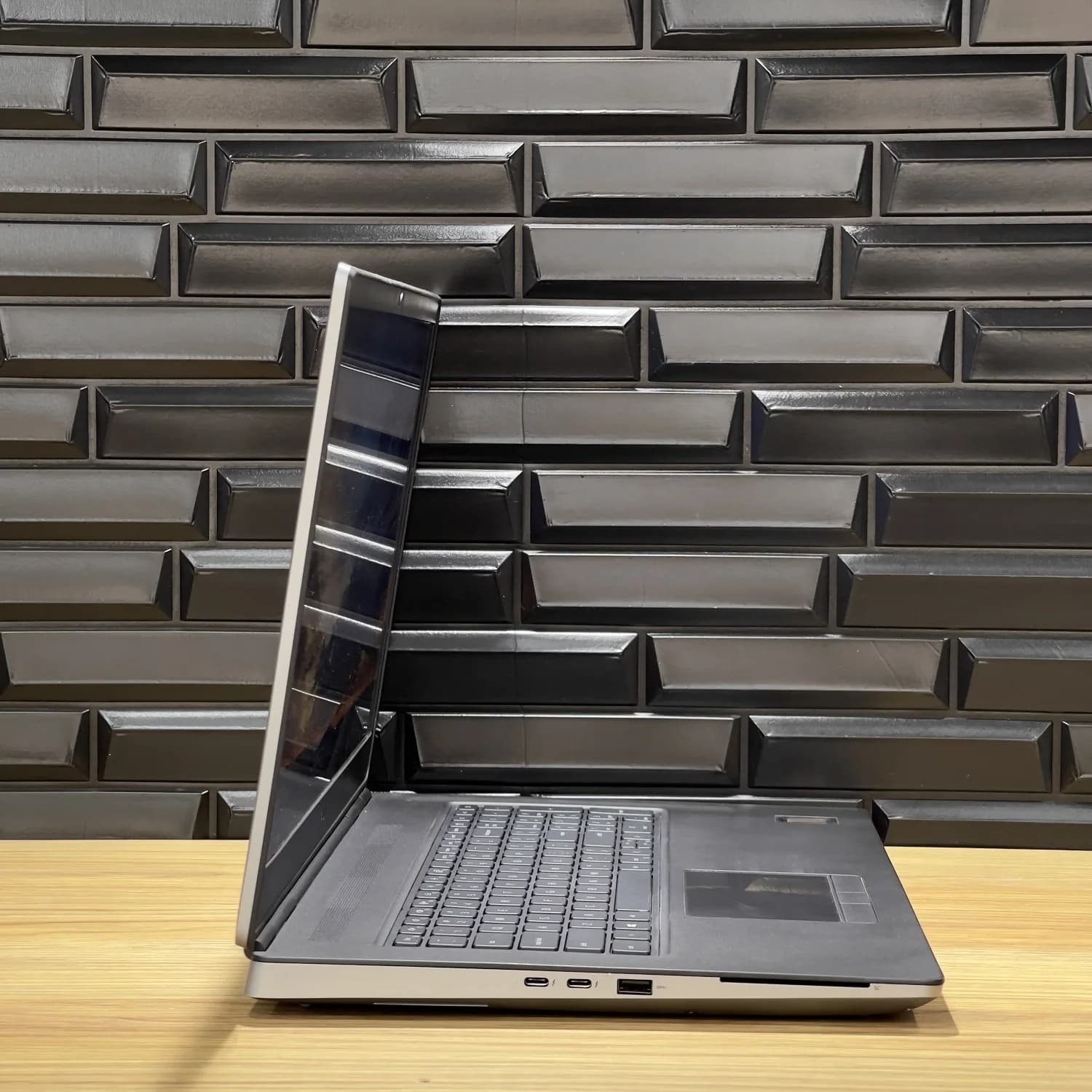 لپ تاپ ورک استیشن Dell مدل Precision 7760 — تصویر ۸