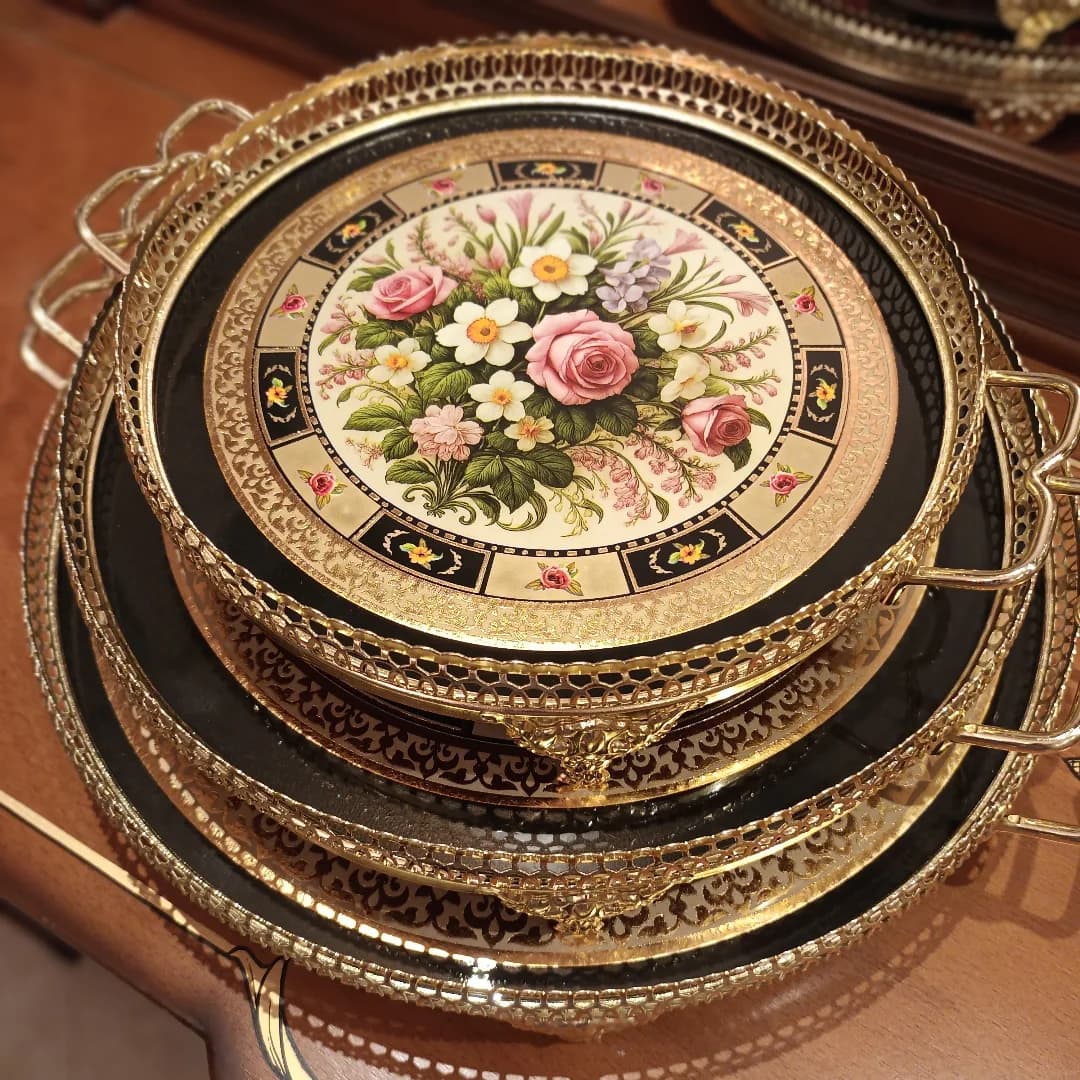شیرینی خوری ورق طلا در سه سایز ۲4، ۳۰ و ۳6 سانتیمتر — تصویر ۶
