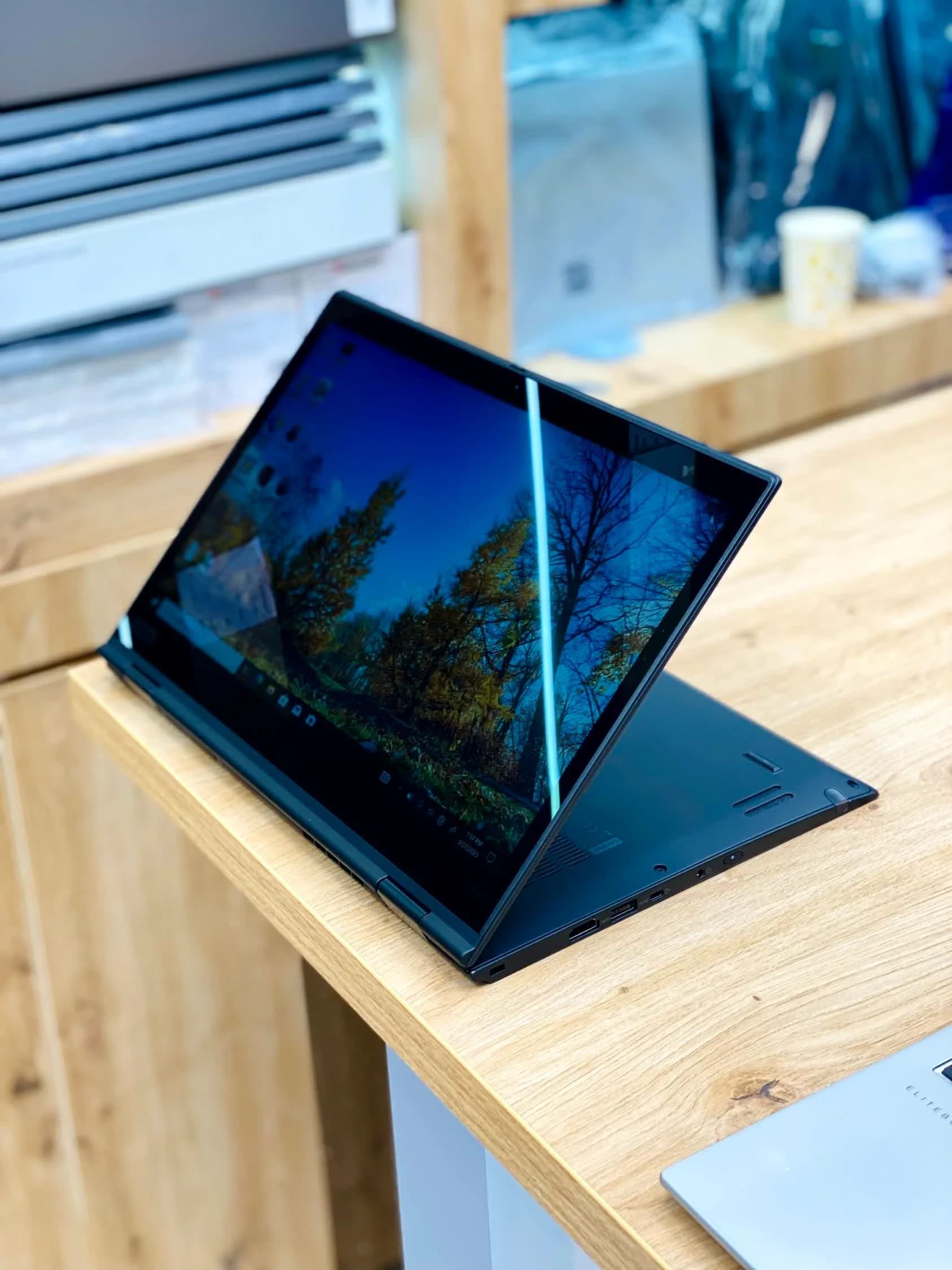 لنوو x1 yoga مشخصات i7 | 16gb | 512ssd همراه قلم — تصویر ۱۲