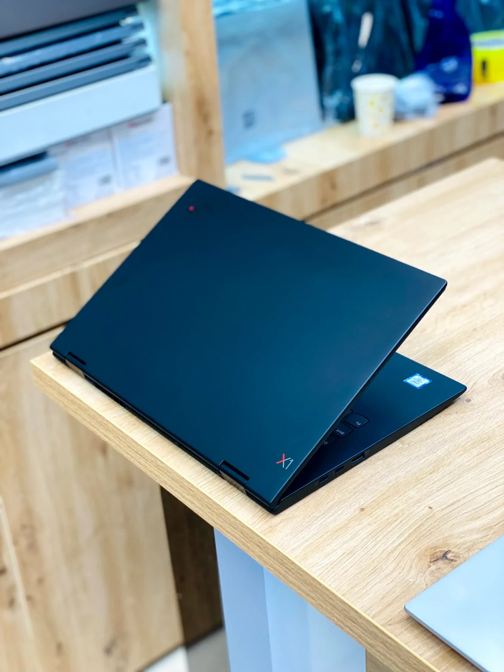 لنوو x1 yoga مشخصات i7 | 16gb | 512ssd همراه قلم — تصویر ۱۱