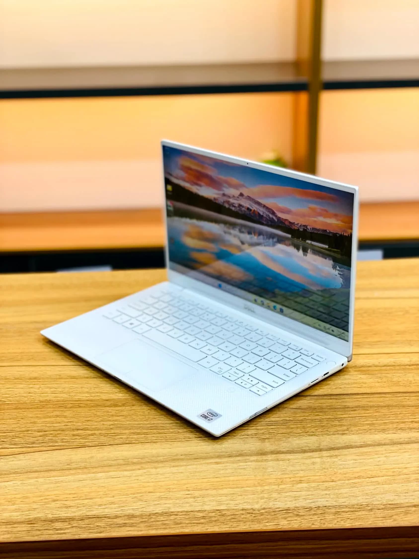 لپ تاپ دل XPS 13 7390 مشخصات i7-10th | 16gb لمسی — تصویر ۲
