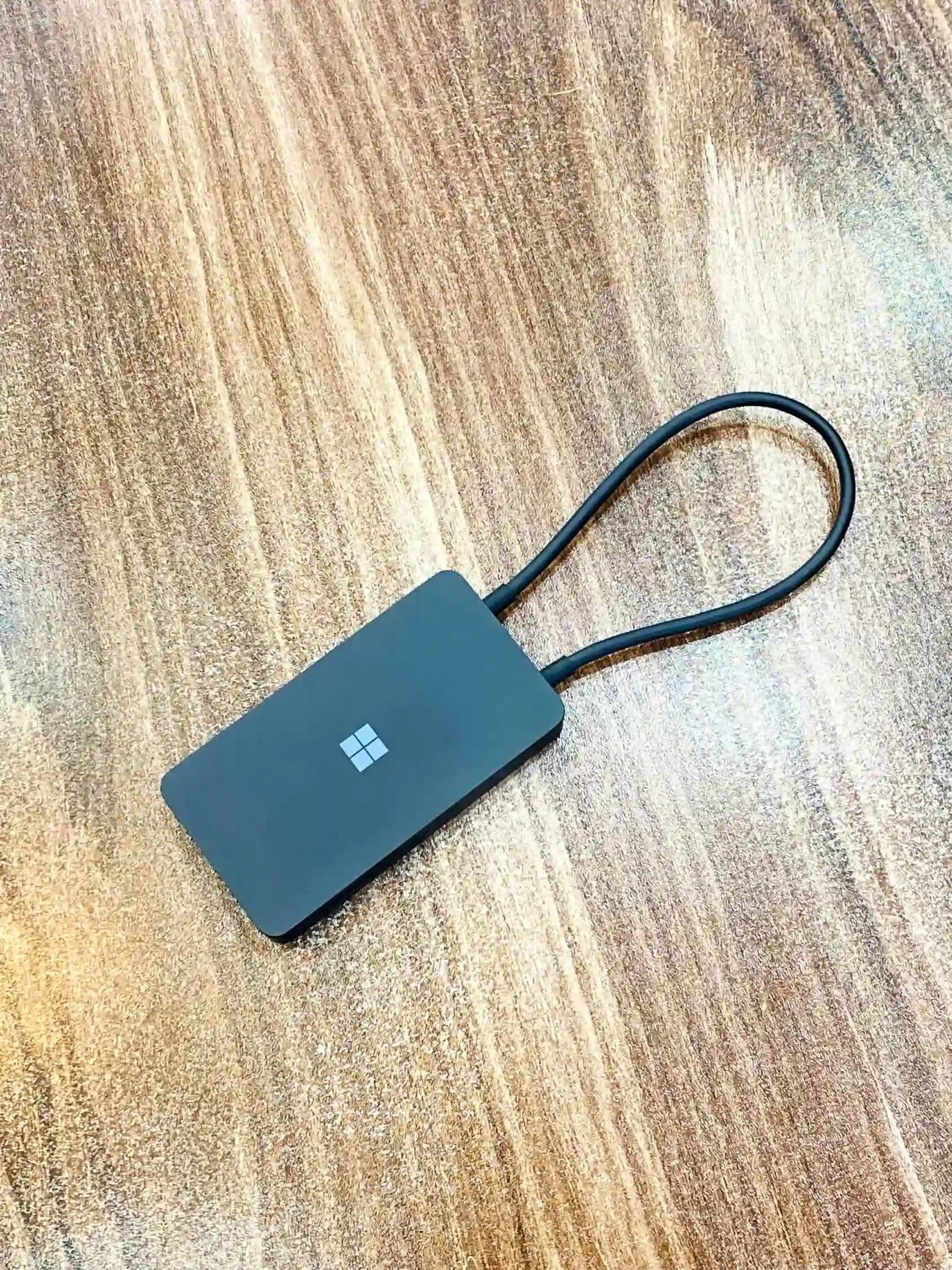هاب USB-C مایکروسافت مدل Travel Hub با ۵ پورت — تصویر ۳