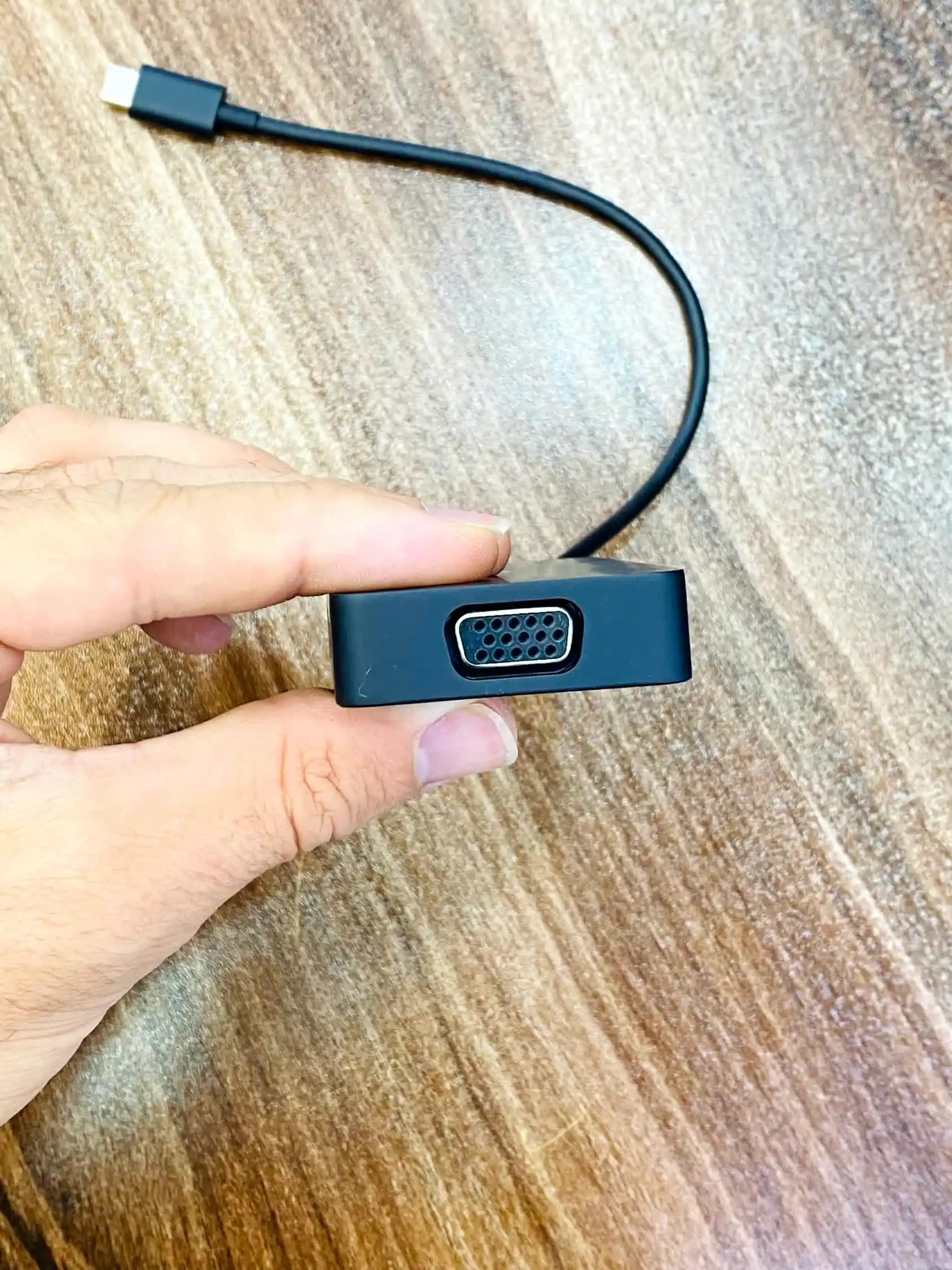 هاب USB-C مایکروسافت مدل Travel Hub با ۵ پورت — تصویر ۶