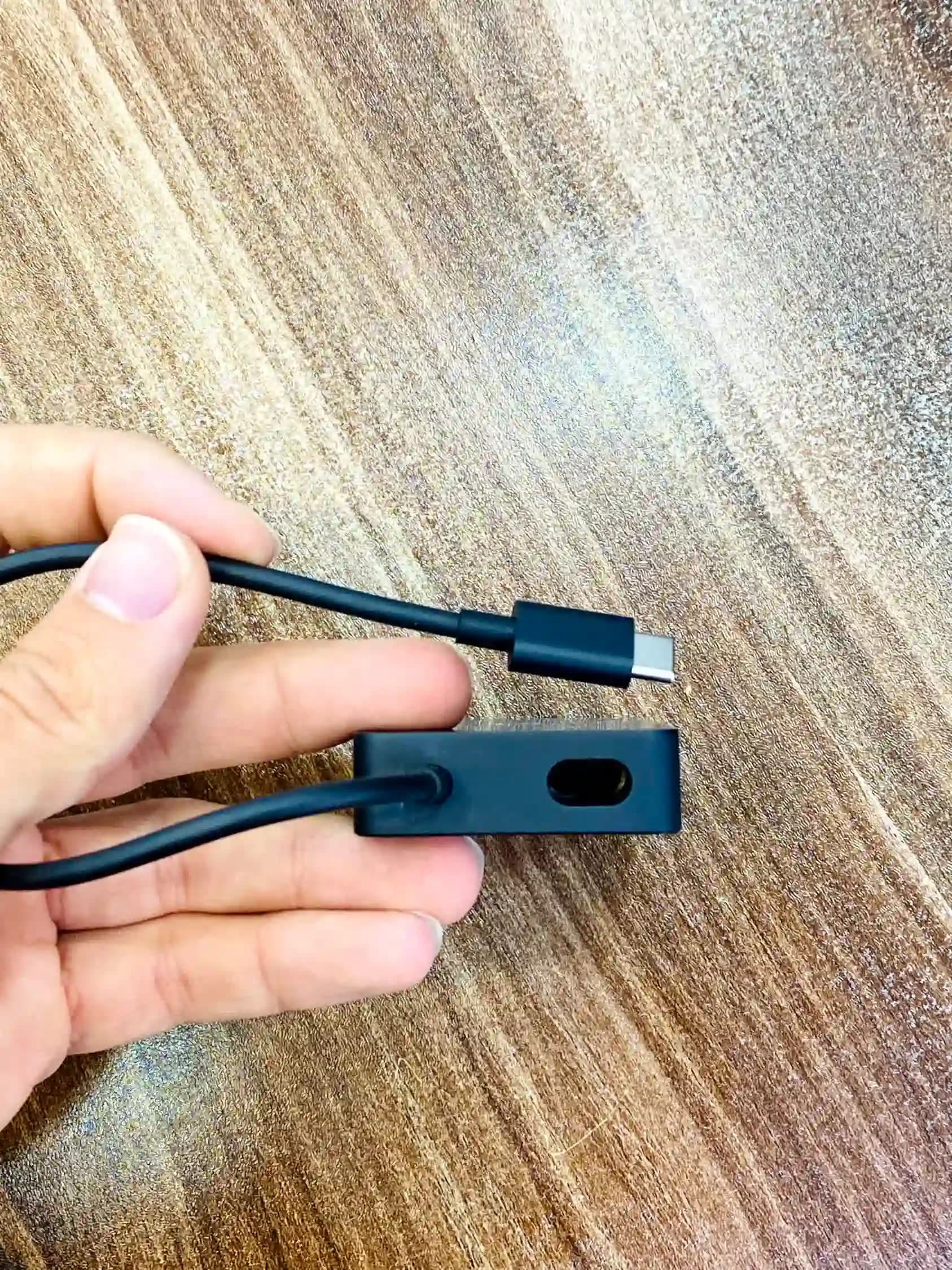 هاب USB-C مایکروسافت مدل Travel Hub با ۵ پورت — تصویر ۸