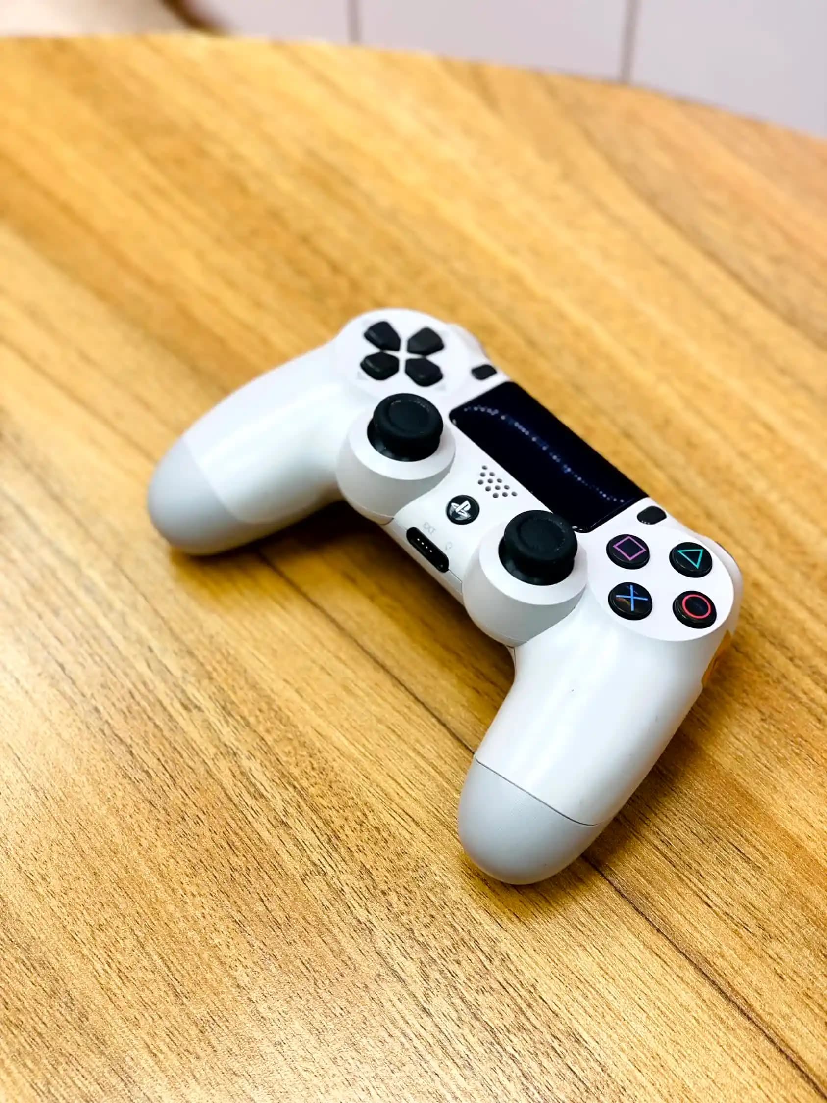دسته بازی Ps4 اورجینال استوک | مشکی و سفید — تصویر ۴