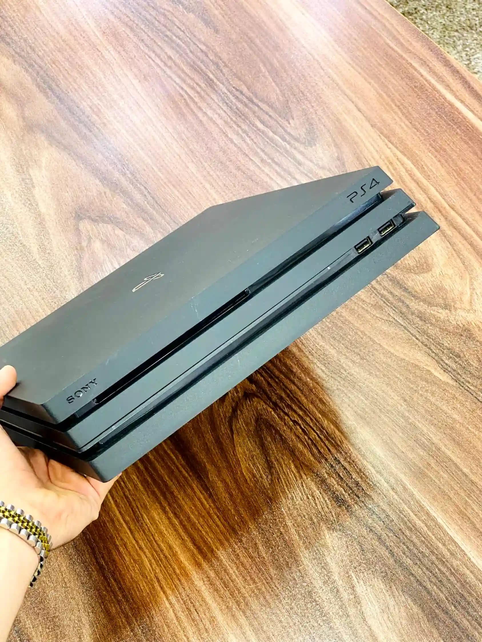 کنسول بازی سونی Ps4 Pro اکانتی | حافظه 1ترابایت | همراه یک دسته اورجینال — تصویر ۴