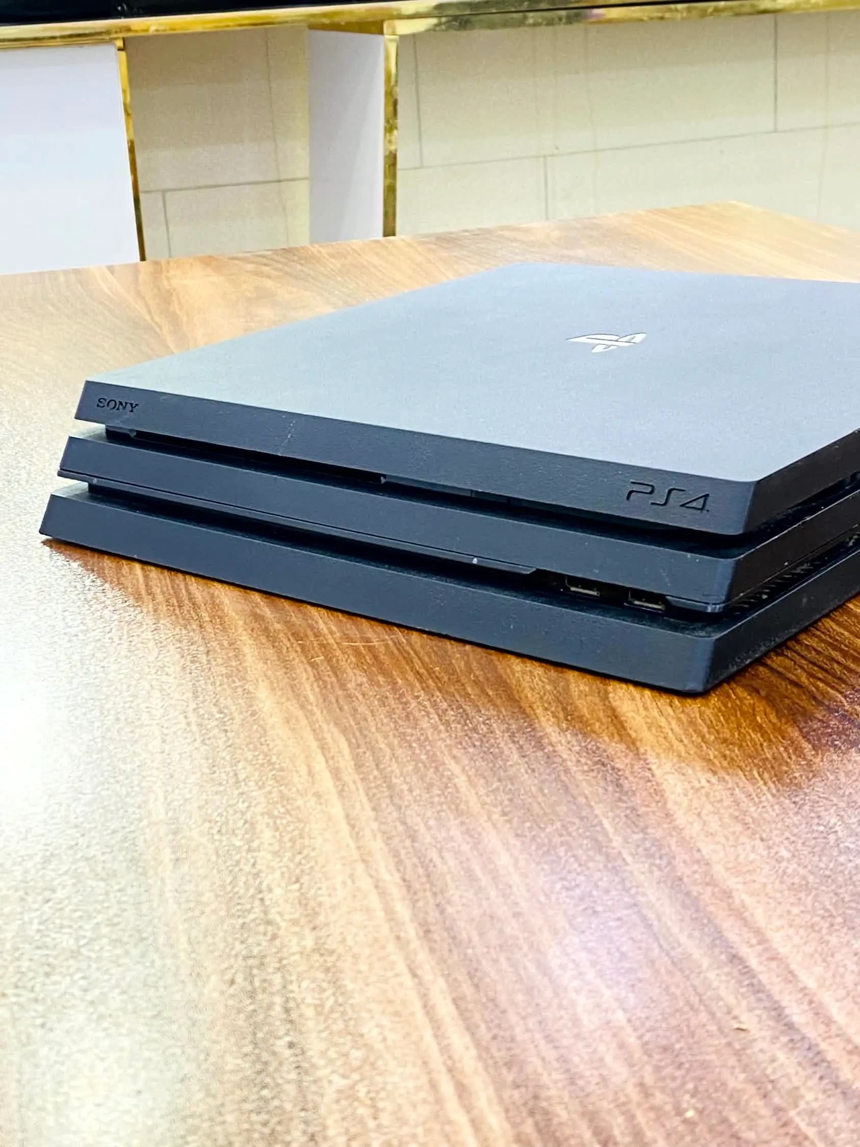 کنسول بازی سونی Ps4 Pro کپی خور | حافظه 1ترابایت | همراه یک دسته و جعبه — تصویر ۵