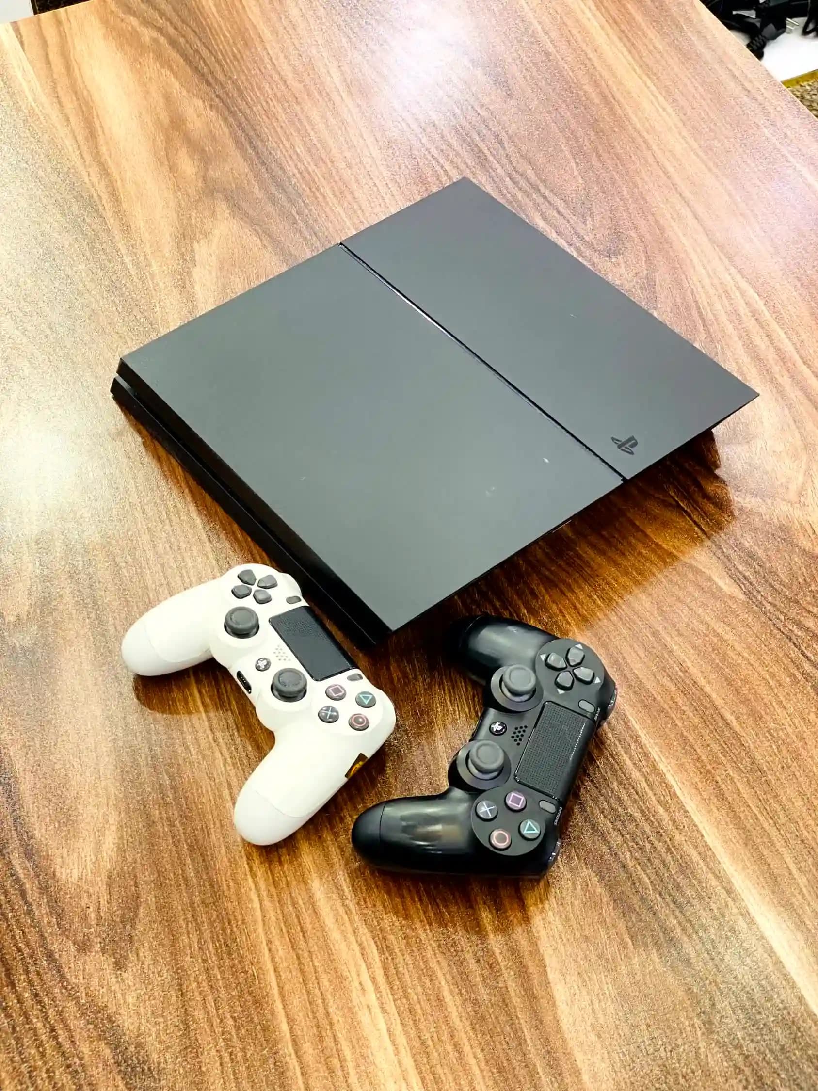 کنسول بازی Ps4 Fat کپی خور | حافظه 500 گیگ | همراه یک دسته و جعبه — تصویر ۲