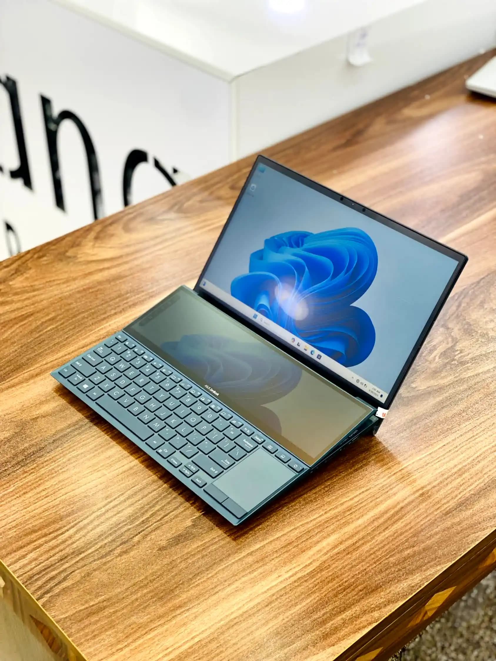 لپ تاپ Asus Zenbook ux482ear سی پی یو i7 دو صفحه نمایش لمسی — تصویر ۲