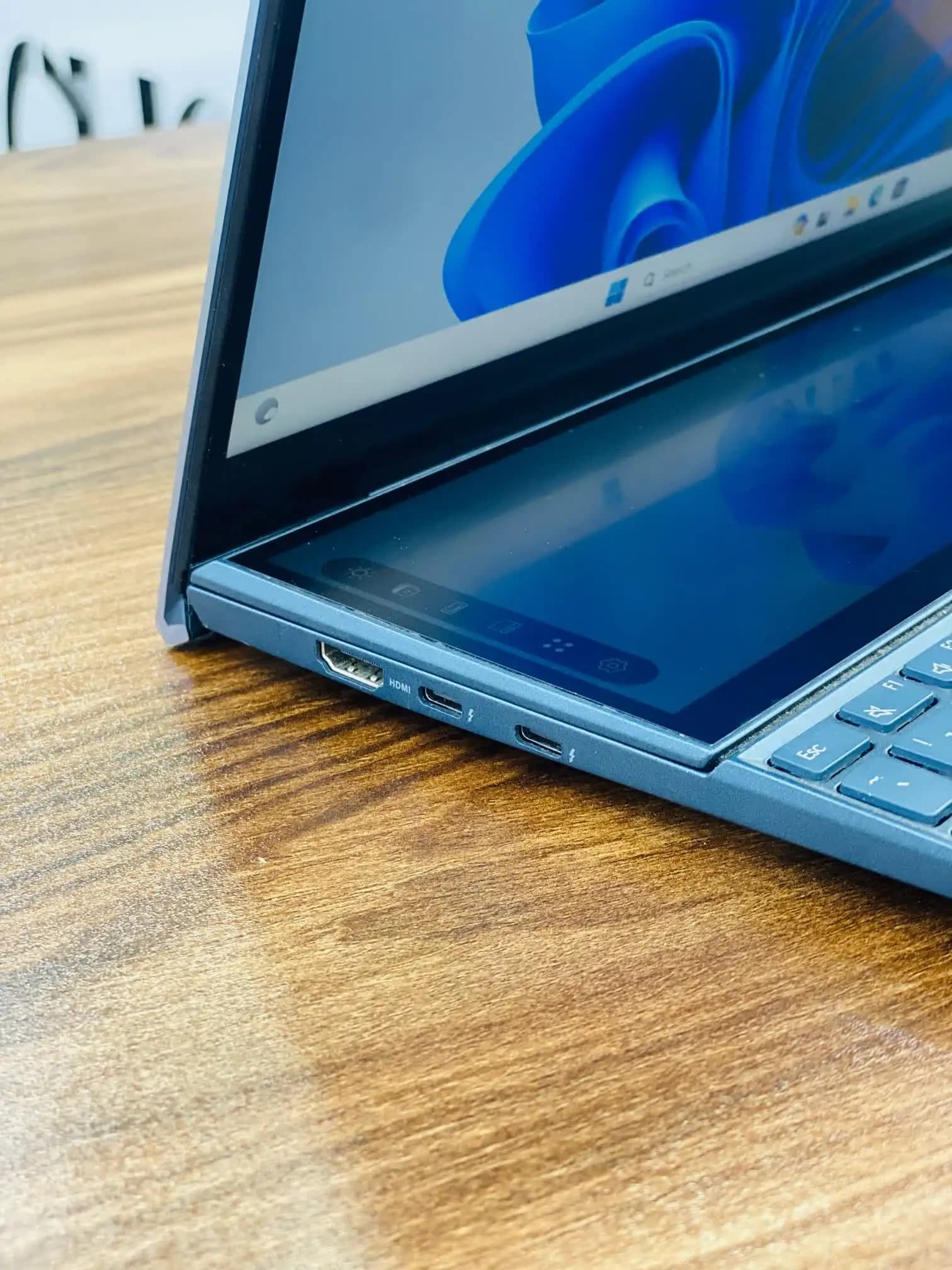 لپ تاپ Asus Zenbook ux482ear سی پی یو i7 دو صفحه نمایش لمسی — تصویر ۶