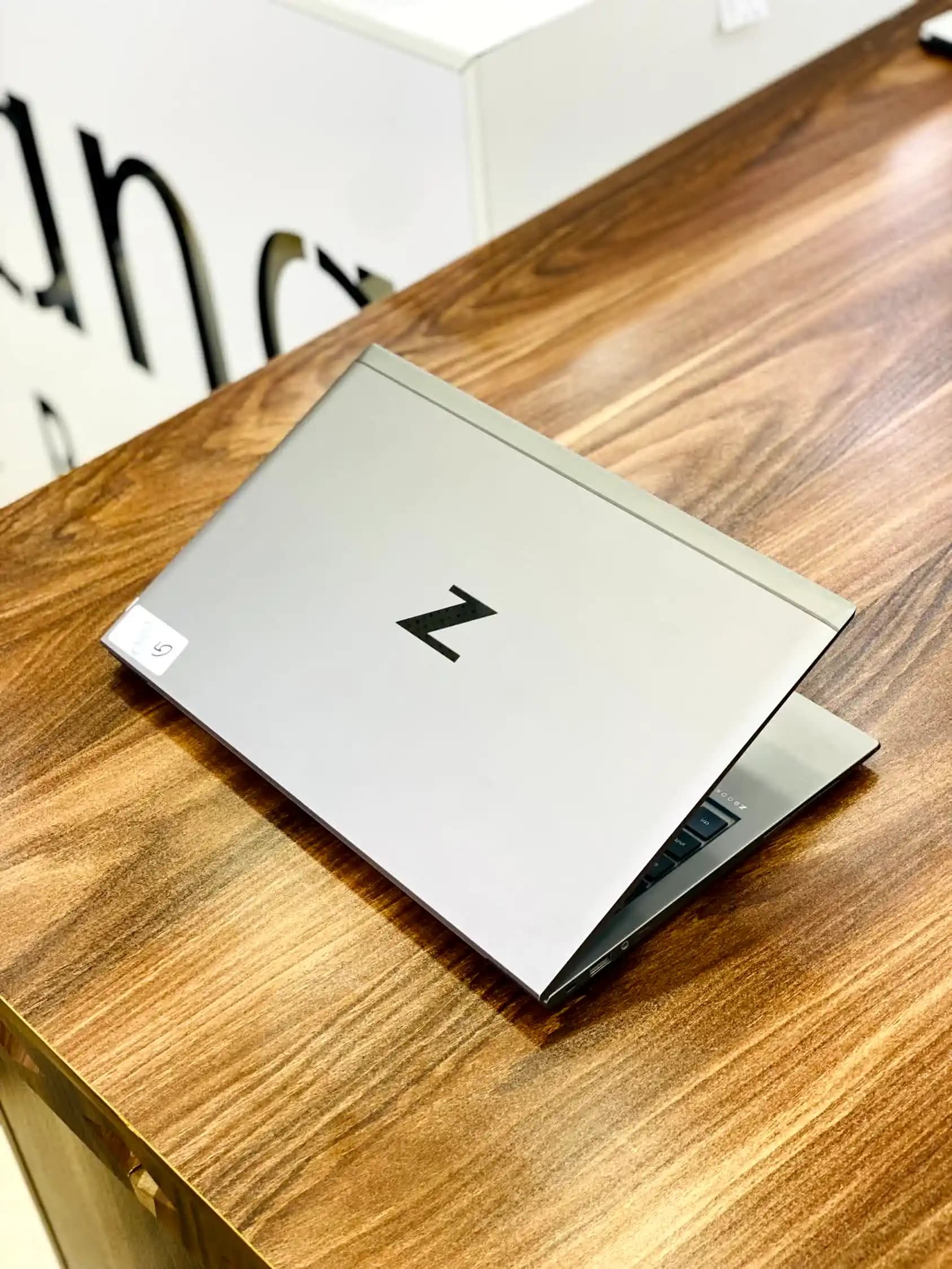 لپ تاپ hp zbook firefly g8 سی پی یو i7-1185g7 رم 16 هارد 512 و 4گیگ گرافیک — تصویر ۸