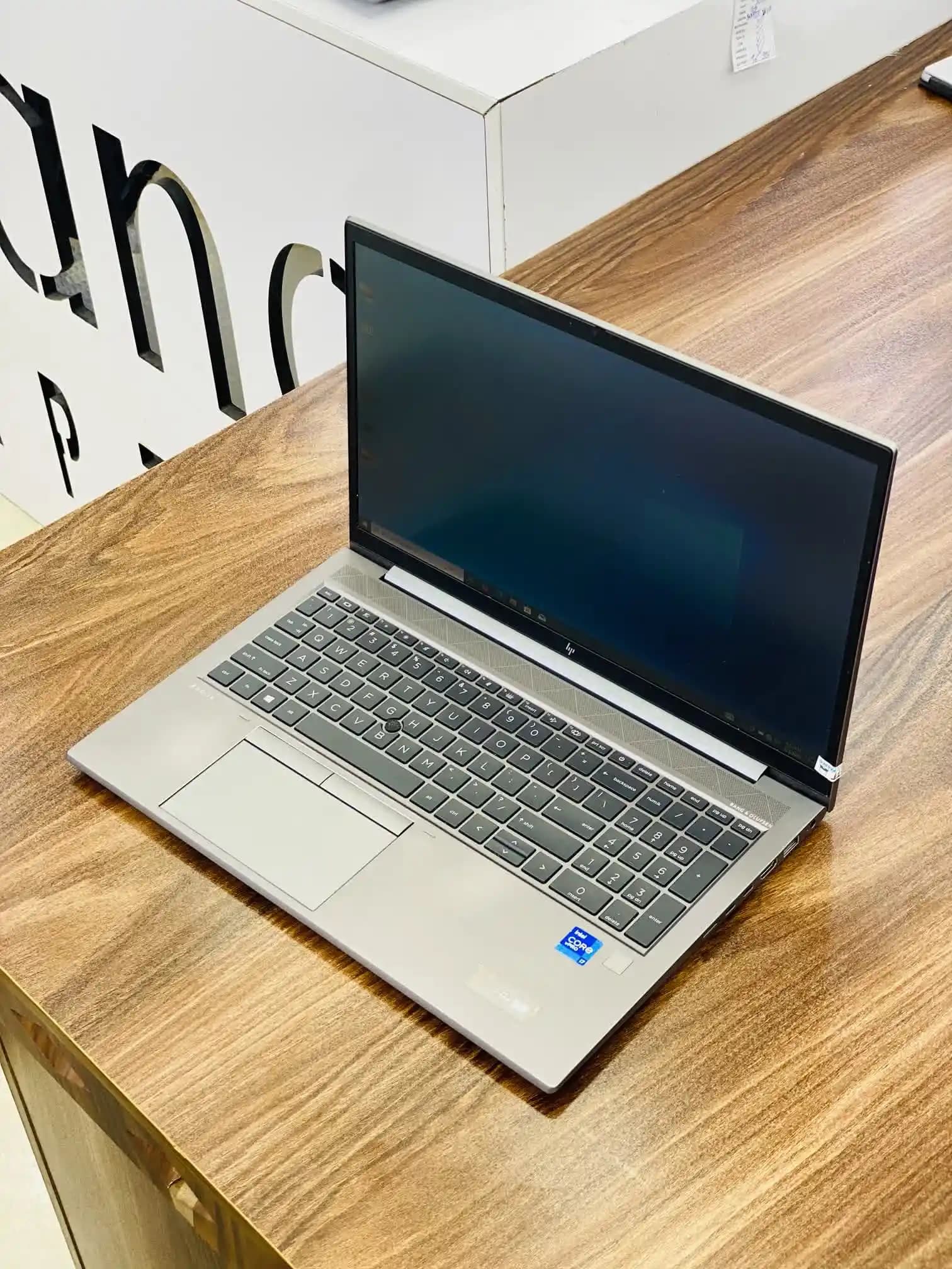لپ تاپ hp zbook firefly g8 سی پی یو i7-1185g7 رم 16 هارد 512 و 4گیگ گرافیک — تصویر ۲