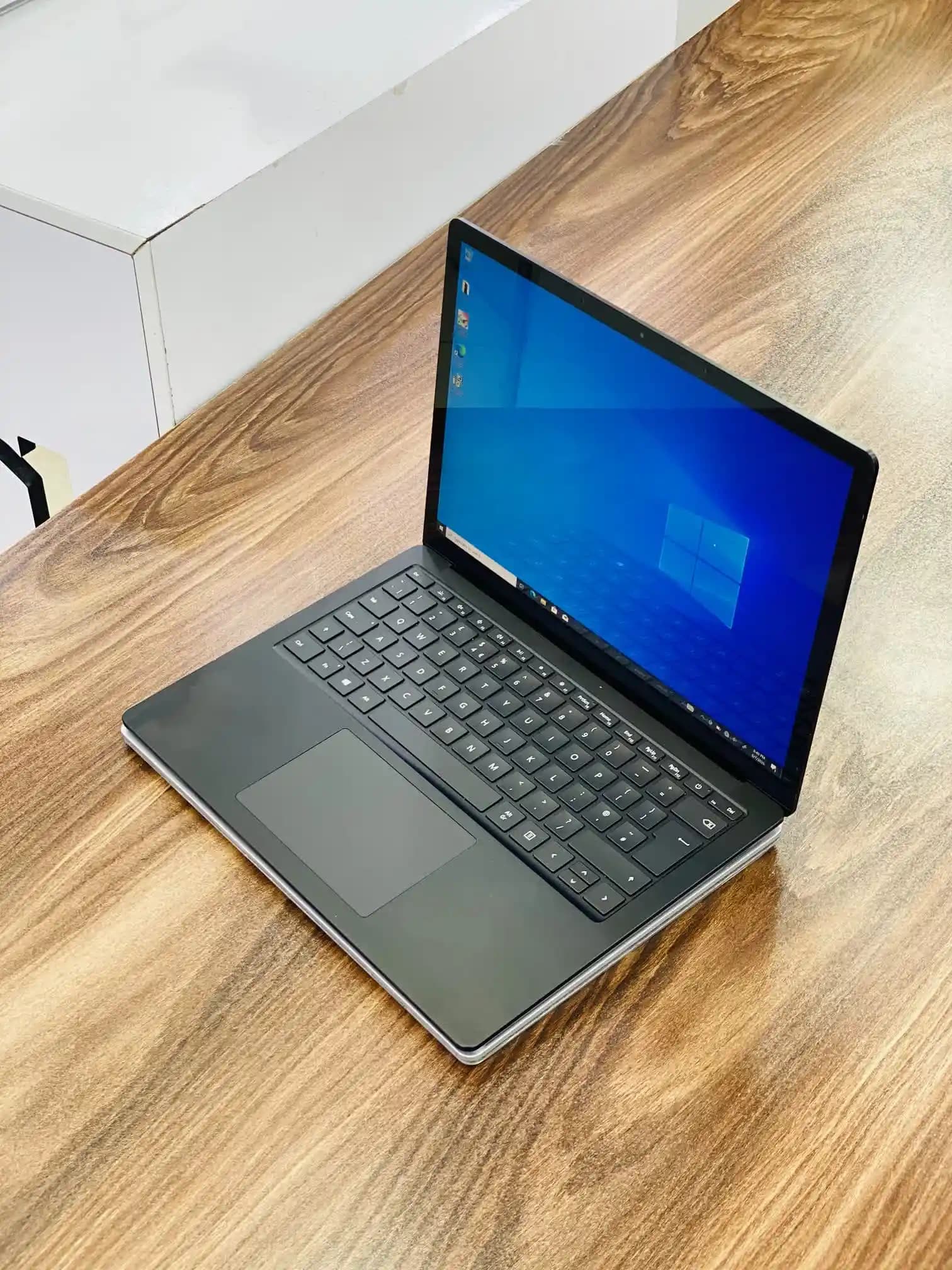 سرفیس لپ تاپ 4 مشخصات i5 | 8gb | 256ssd — تصویر ۲