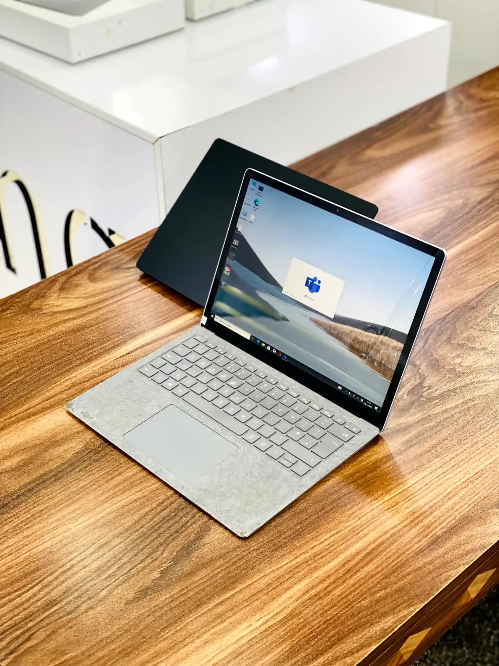 سرفیس laptop 3 سی پی یو i7 رم 16 گیگ هارد 512 ssd — تصویر ۸