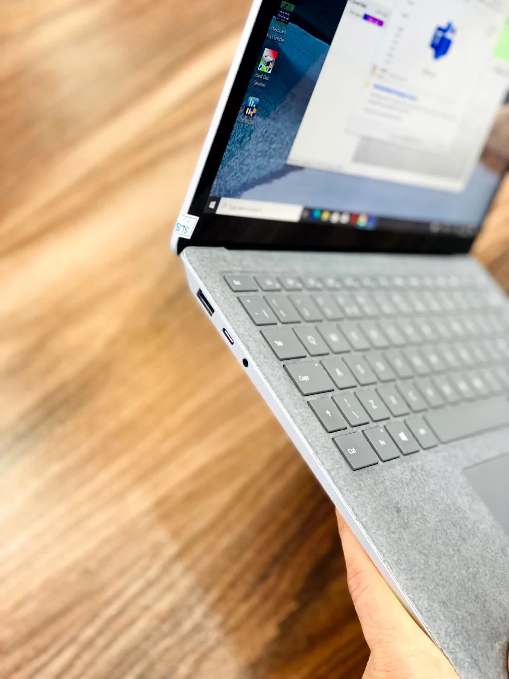سرفیس laptop 3 سی پی یو i7 رم 16 گیگ هارد 512 ssd — تصویر ۶
